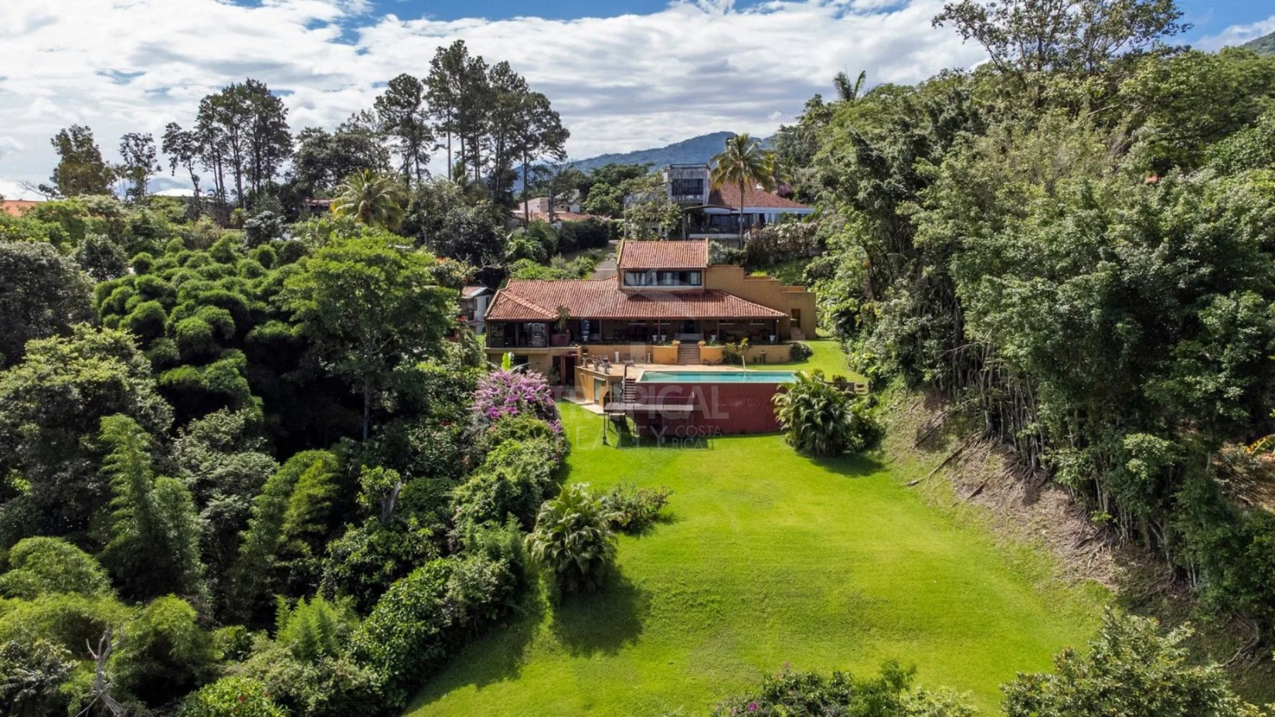 Elegant Italian-Style Villa with Mountain Views – Near Santa Ana, Costa Rica