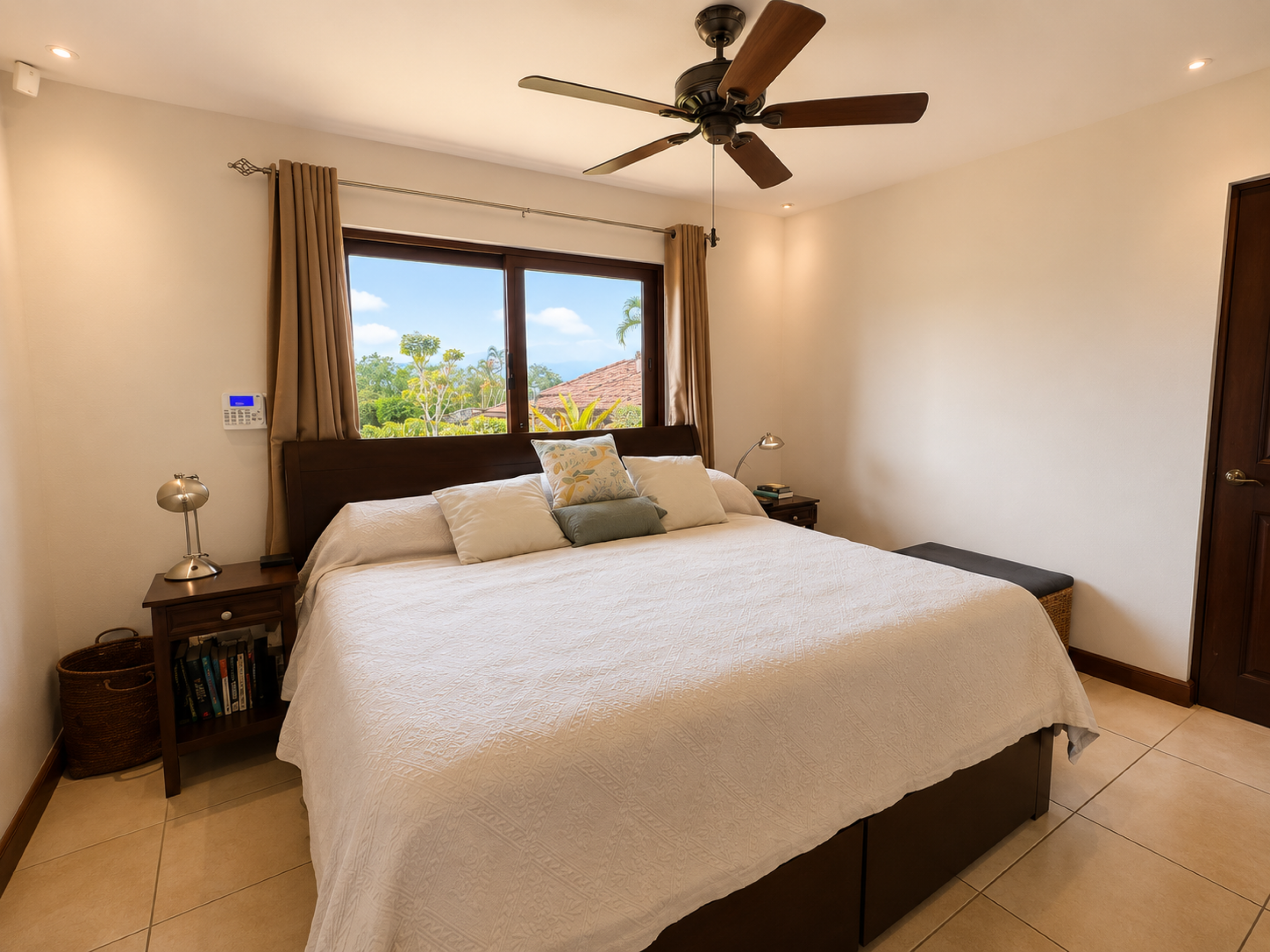 Single-Story Home for Sale in Piedades de Santa Ana – Expansive 1,927 m² Lot and Private Setting