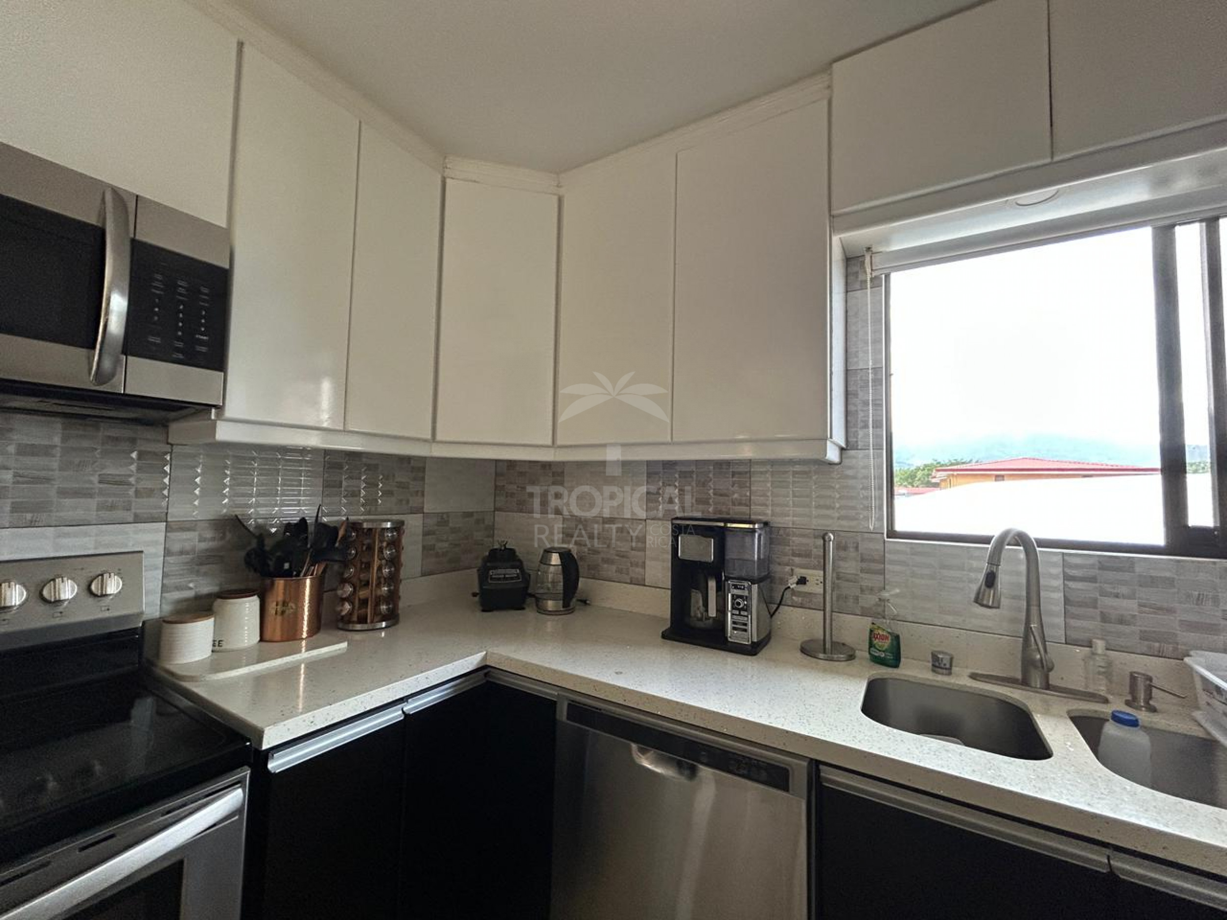 For Sale: Property with Two Independent Apartments – Pozos, Santa Ana