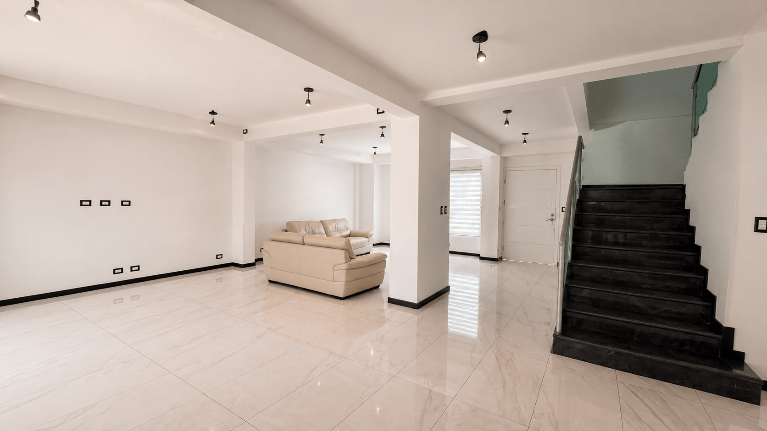 Modern Home for Rent in Santa Ana – 3 Bedrooms with Terrace and Spacious Living Areas