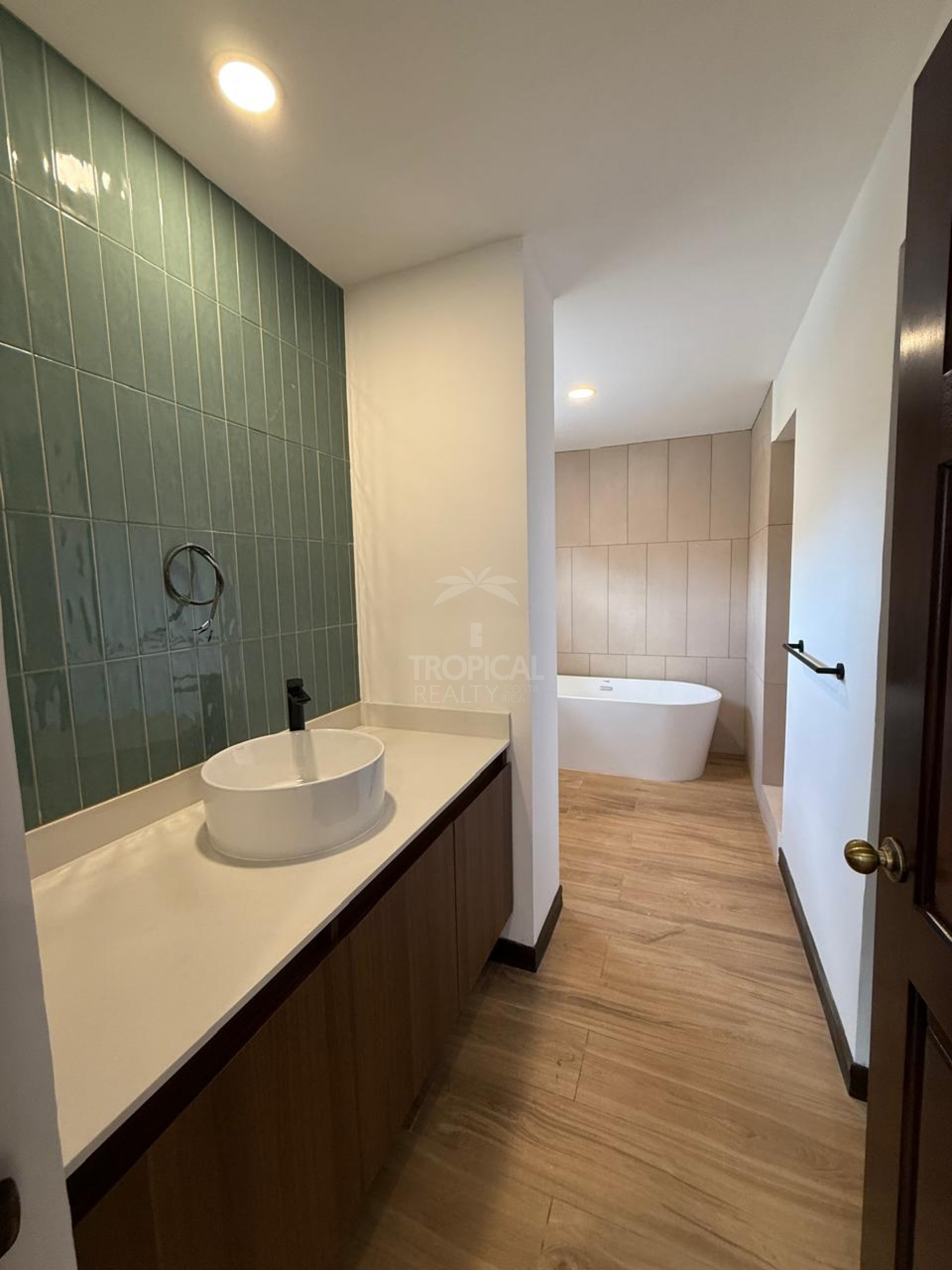 Modern Home for Sale or Rent in Gated Community near La Paco, Escazú RENTED