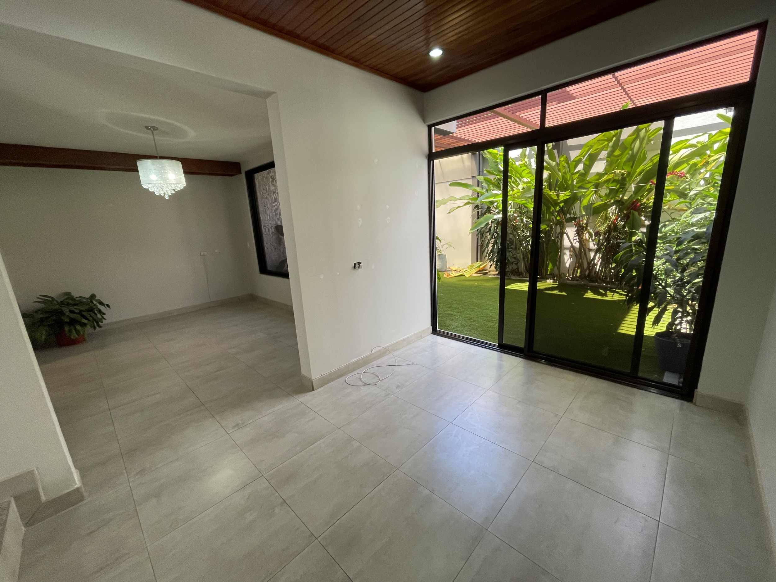 Detached House in Escazú, Trejos Montealegre: For Sale or Rent