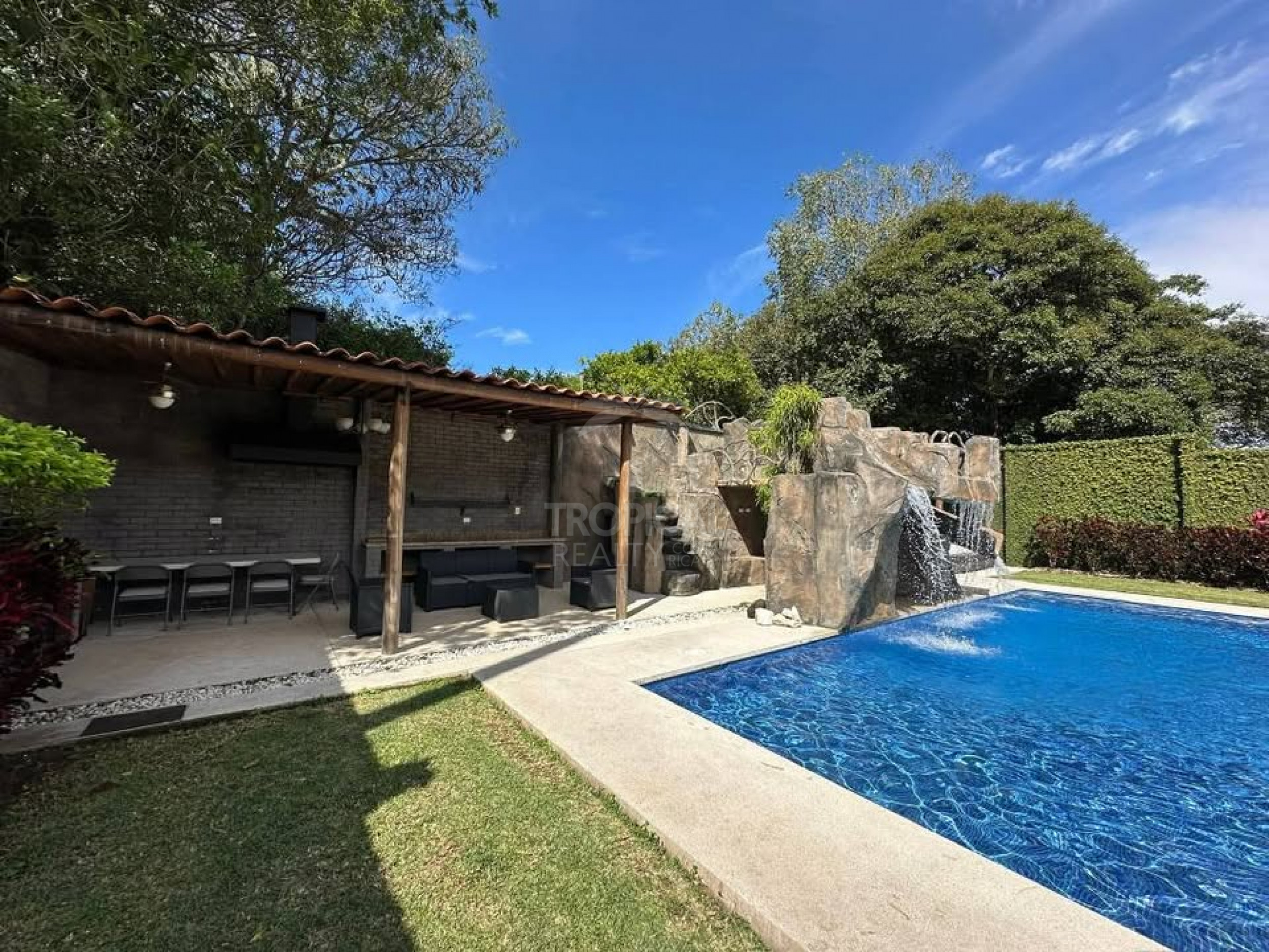 House for sale Ciudad Colon with pool