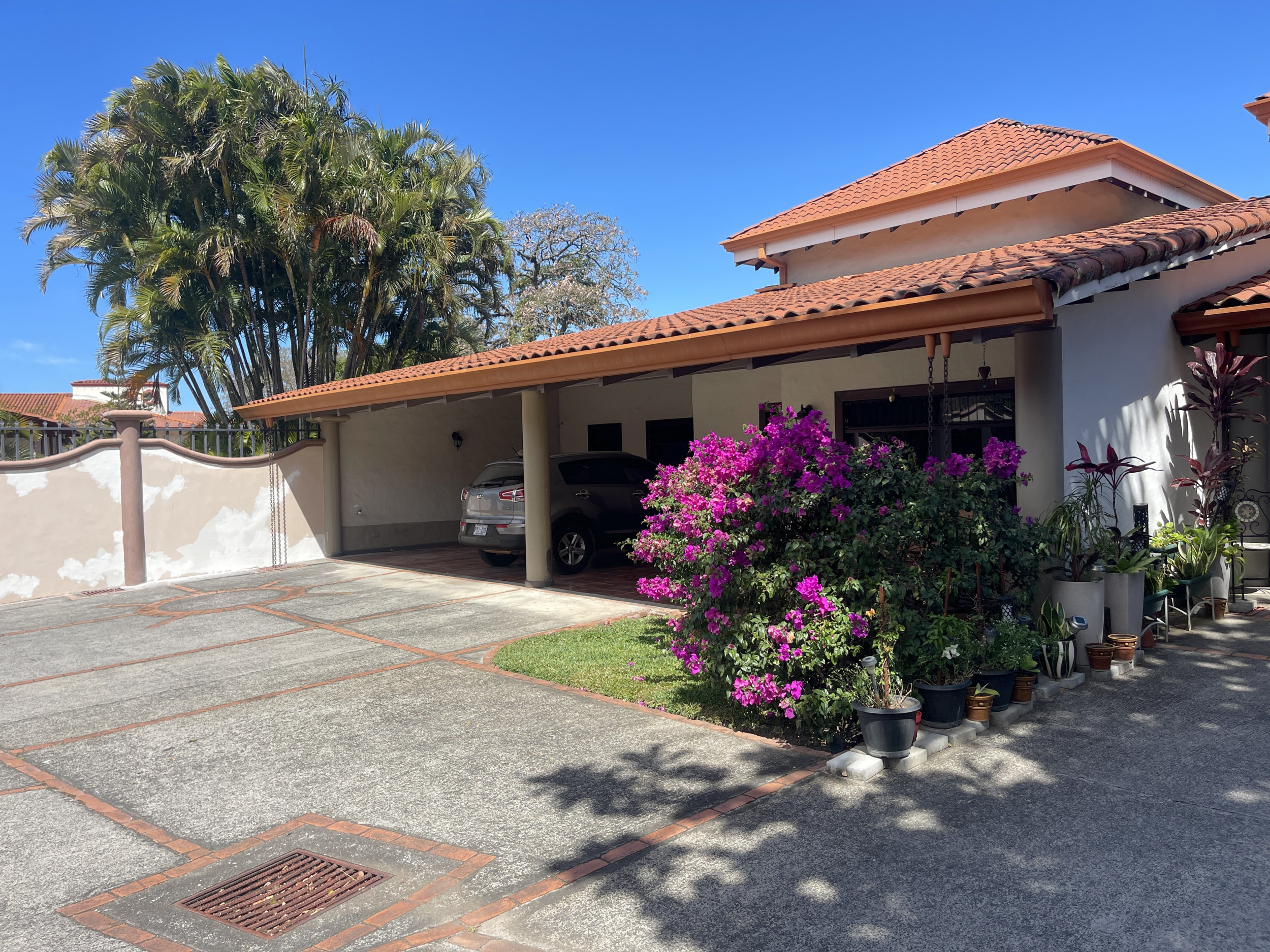 One story house for sale in gated community Santa Ana SOLD