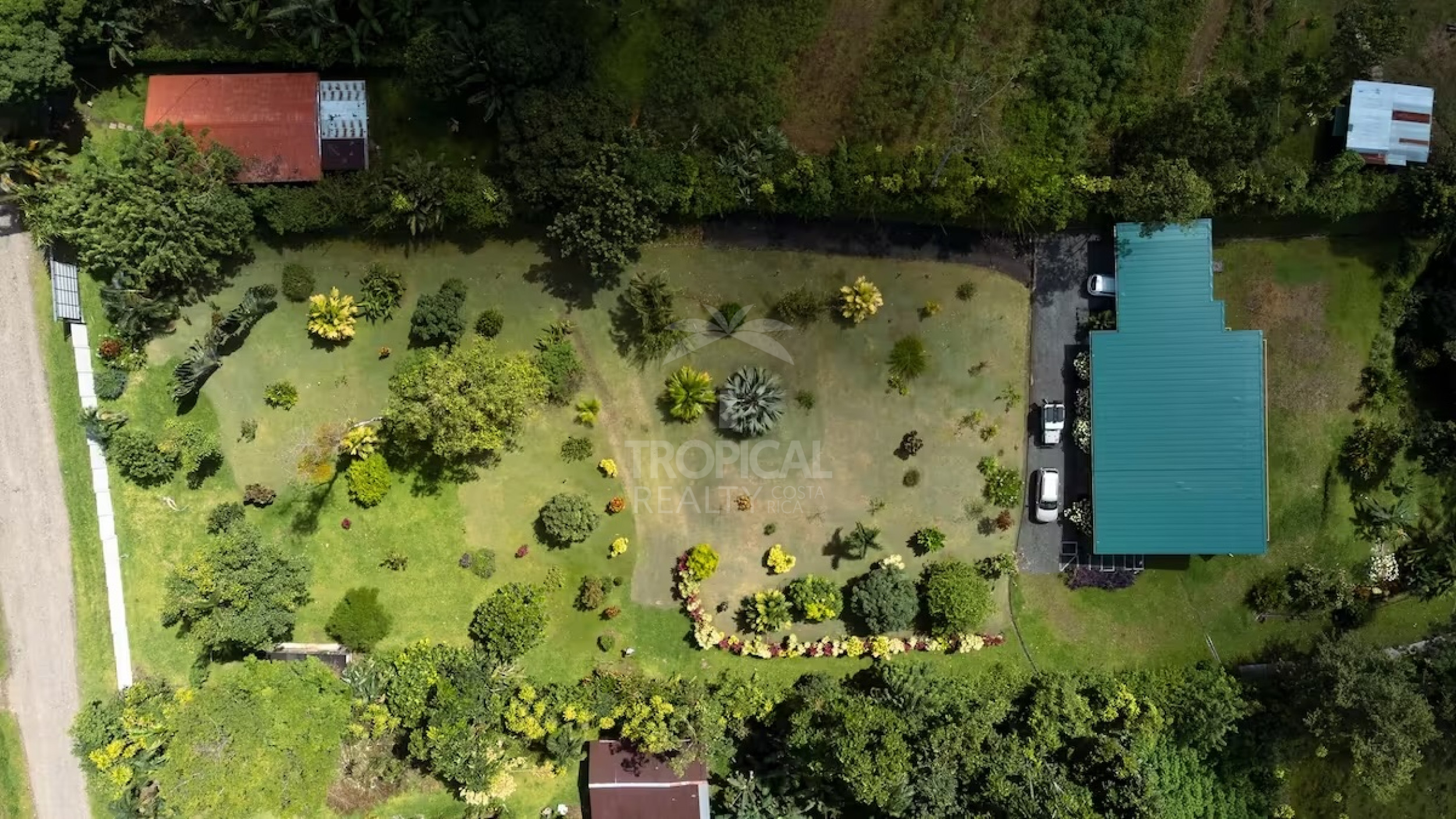 Own a Slice of Paradise in La Fortuna Arenal – Perfect for Living or Investing!