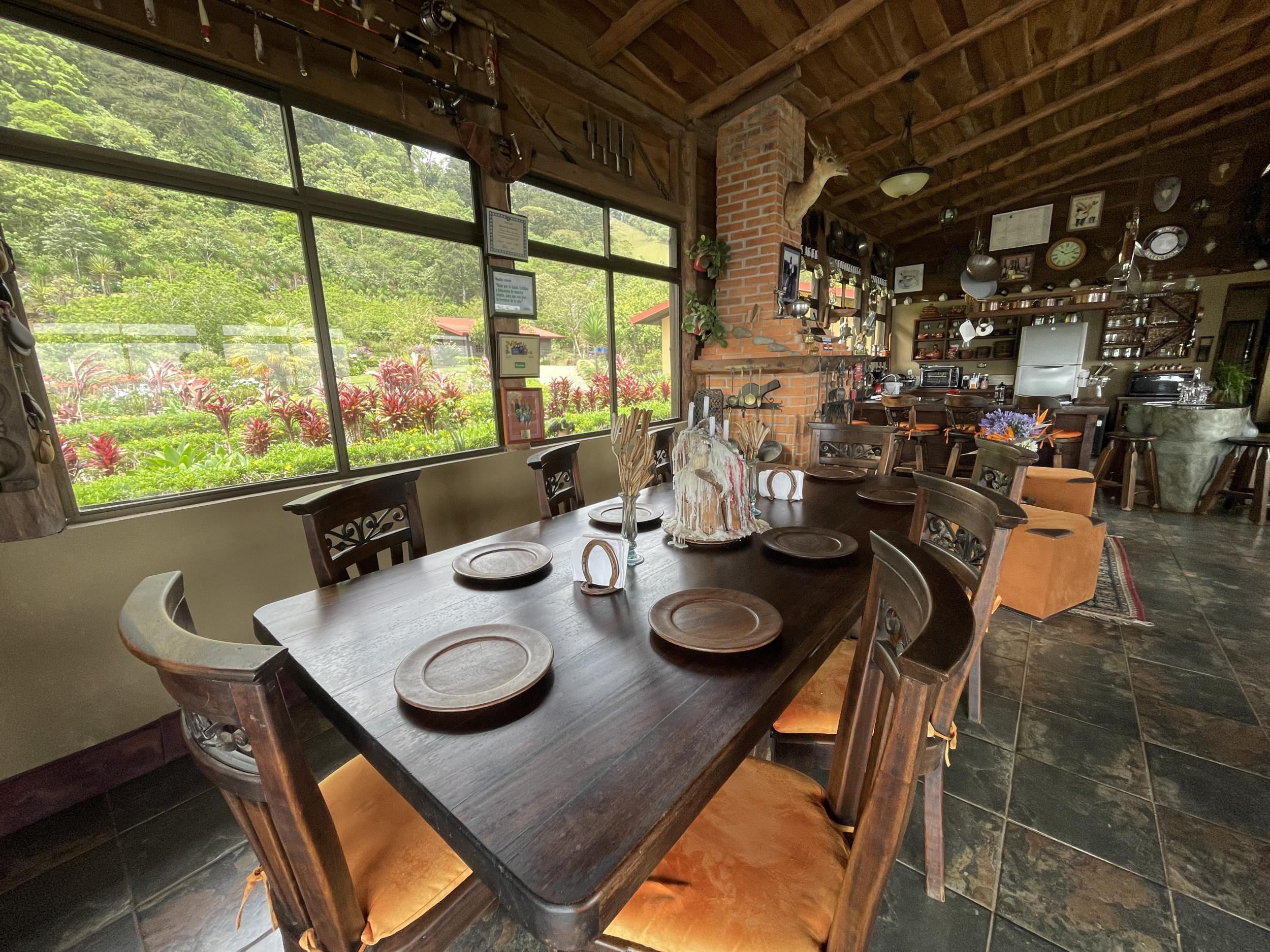 Charming Coffee Retreat Home with Stunning Views and Gourmet Coffee Plantations