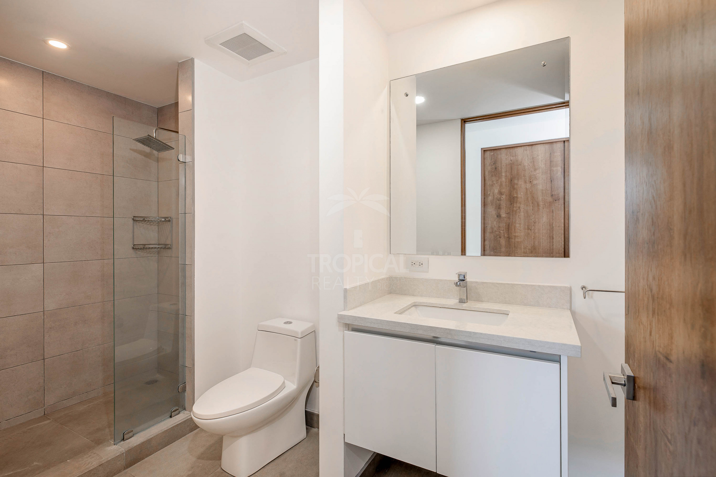 Luxury 10th Floor Condo with Panoramic Views in Nunciatura