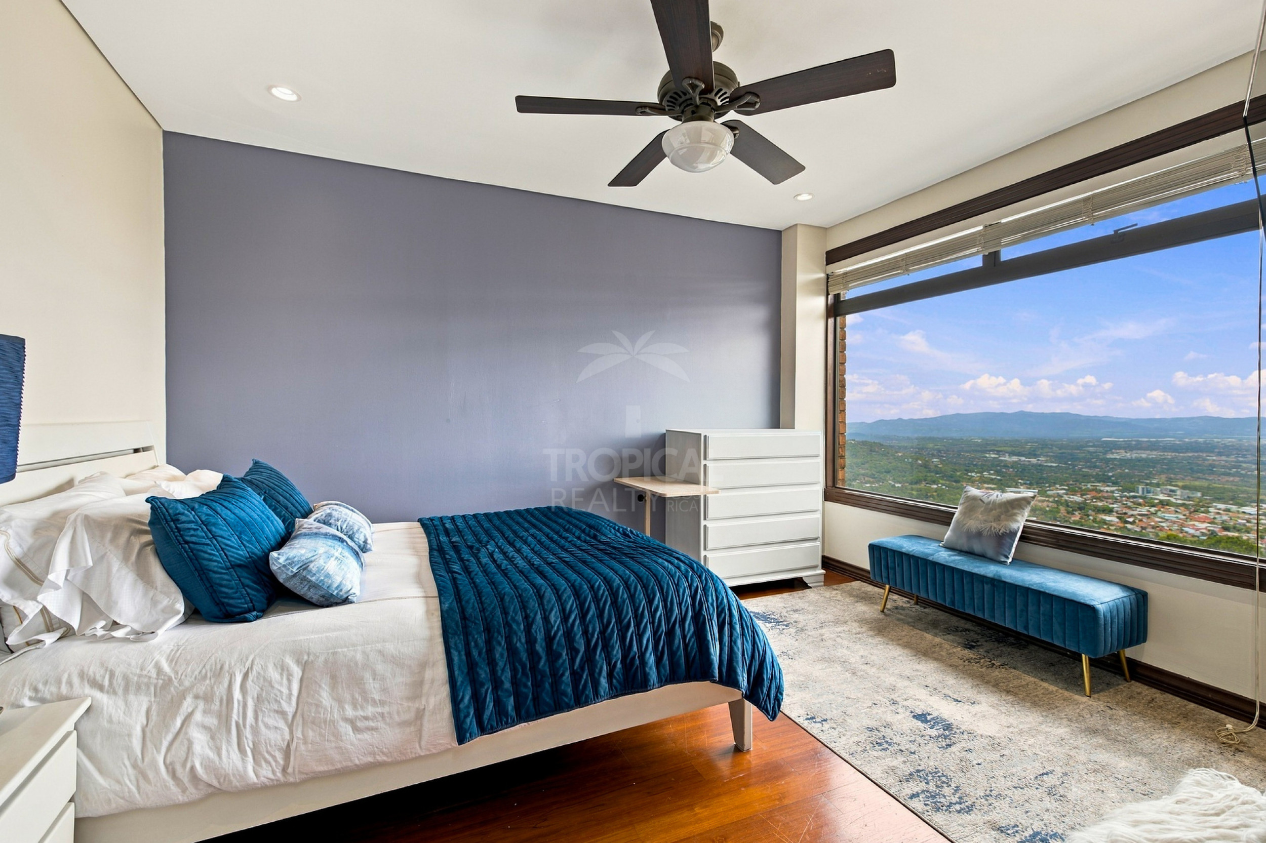 Vivir en las Nubes: Penthouse de 432 m² en Altos de Monasterio