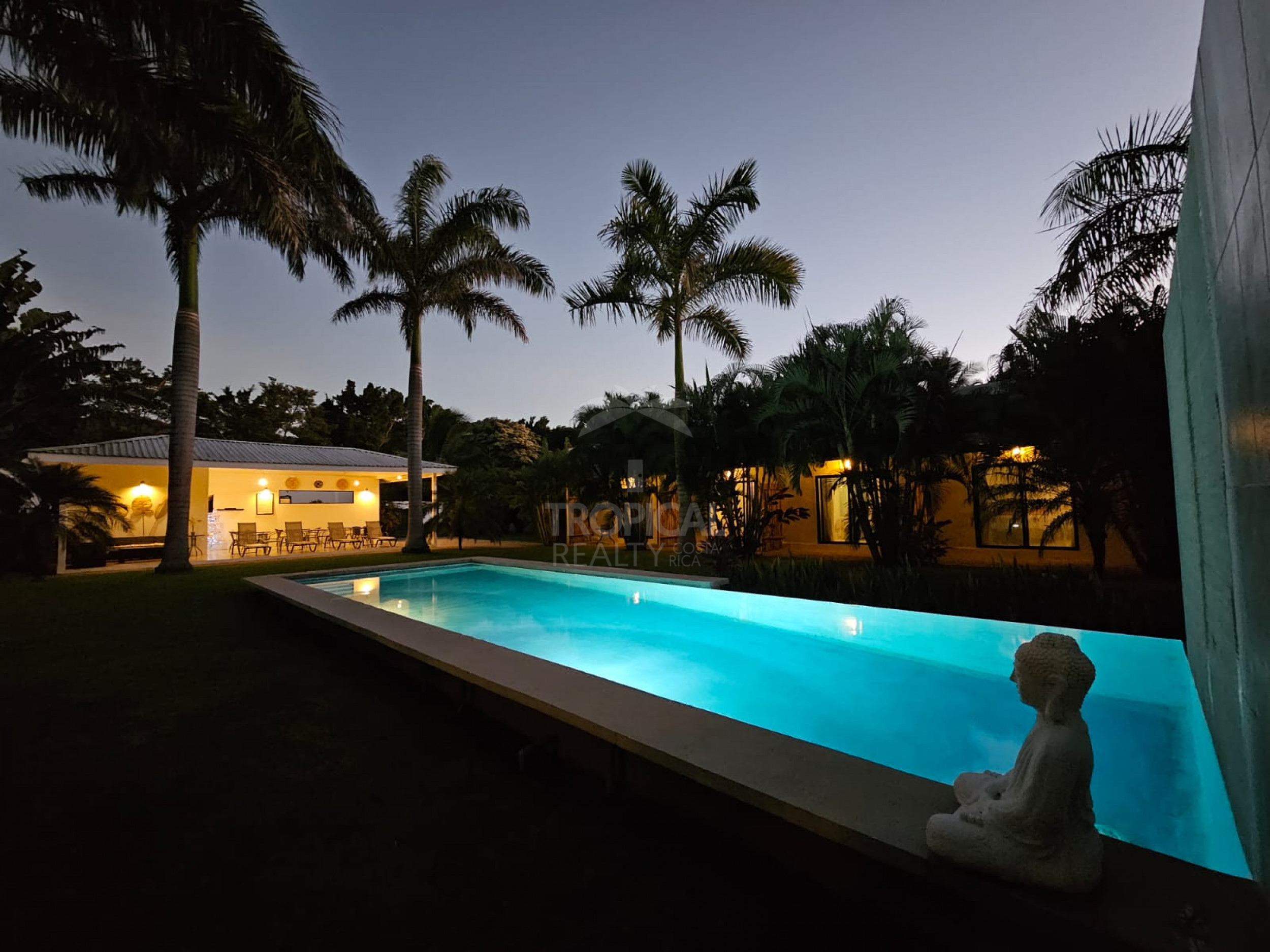 Luxury Bed & Breakfast Estate for Sale Near Playa Tamarindo – Prime Investment Opportunity