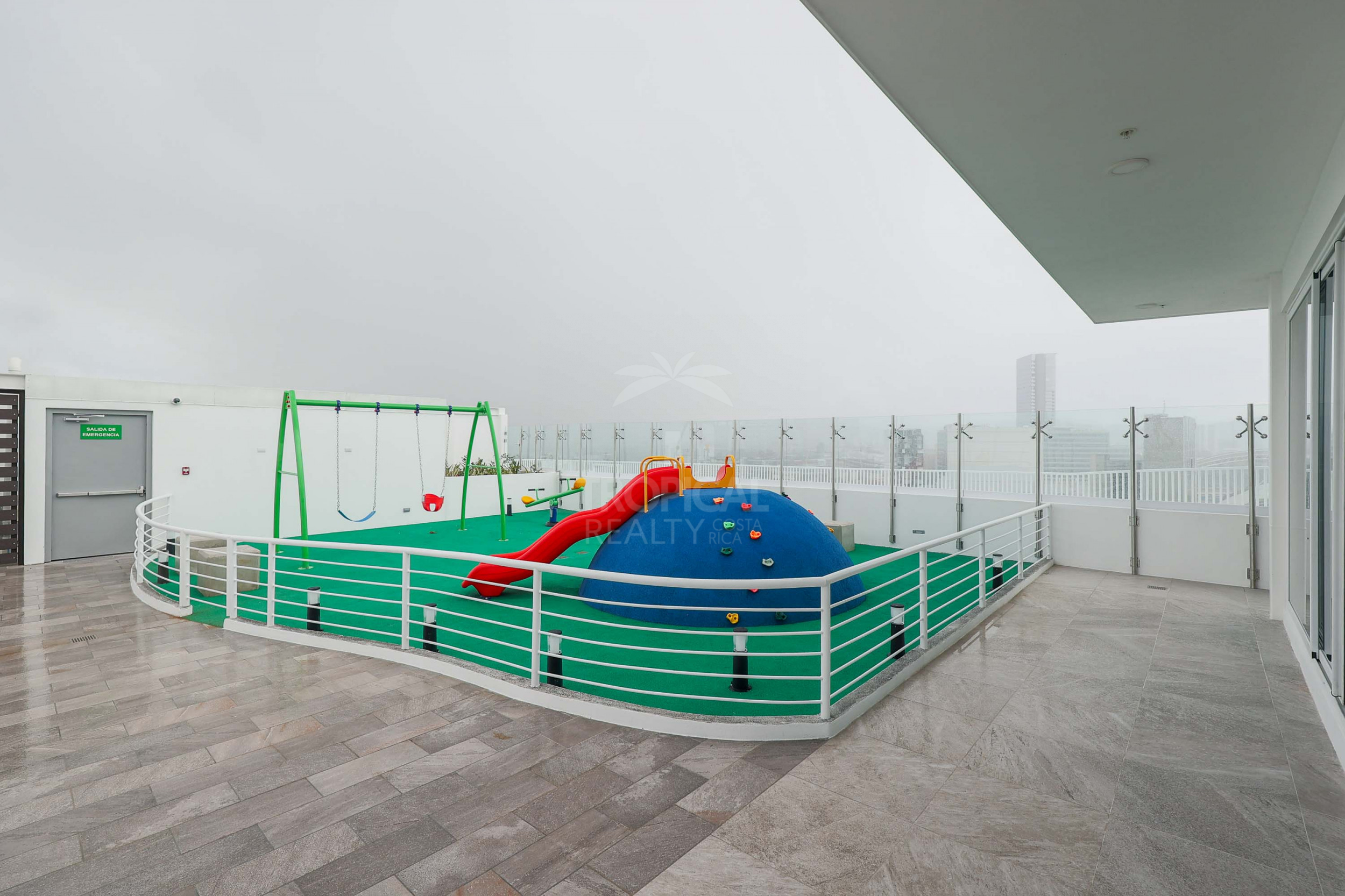Contemporary City View Apartment – La Sabana, San José