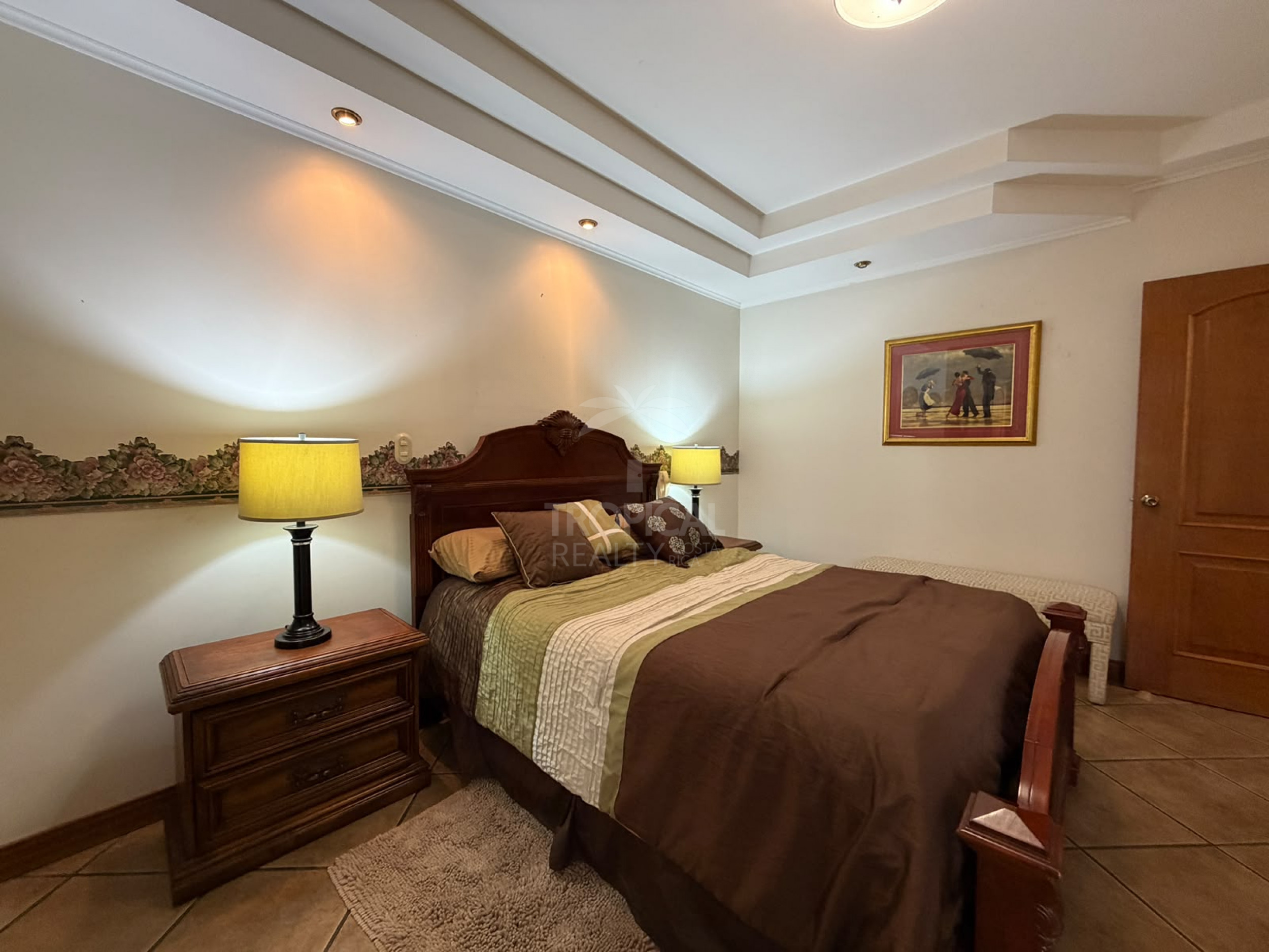 Casa de una planta en alquiler Escazu, Altos de Horizonte