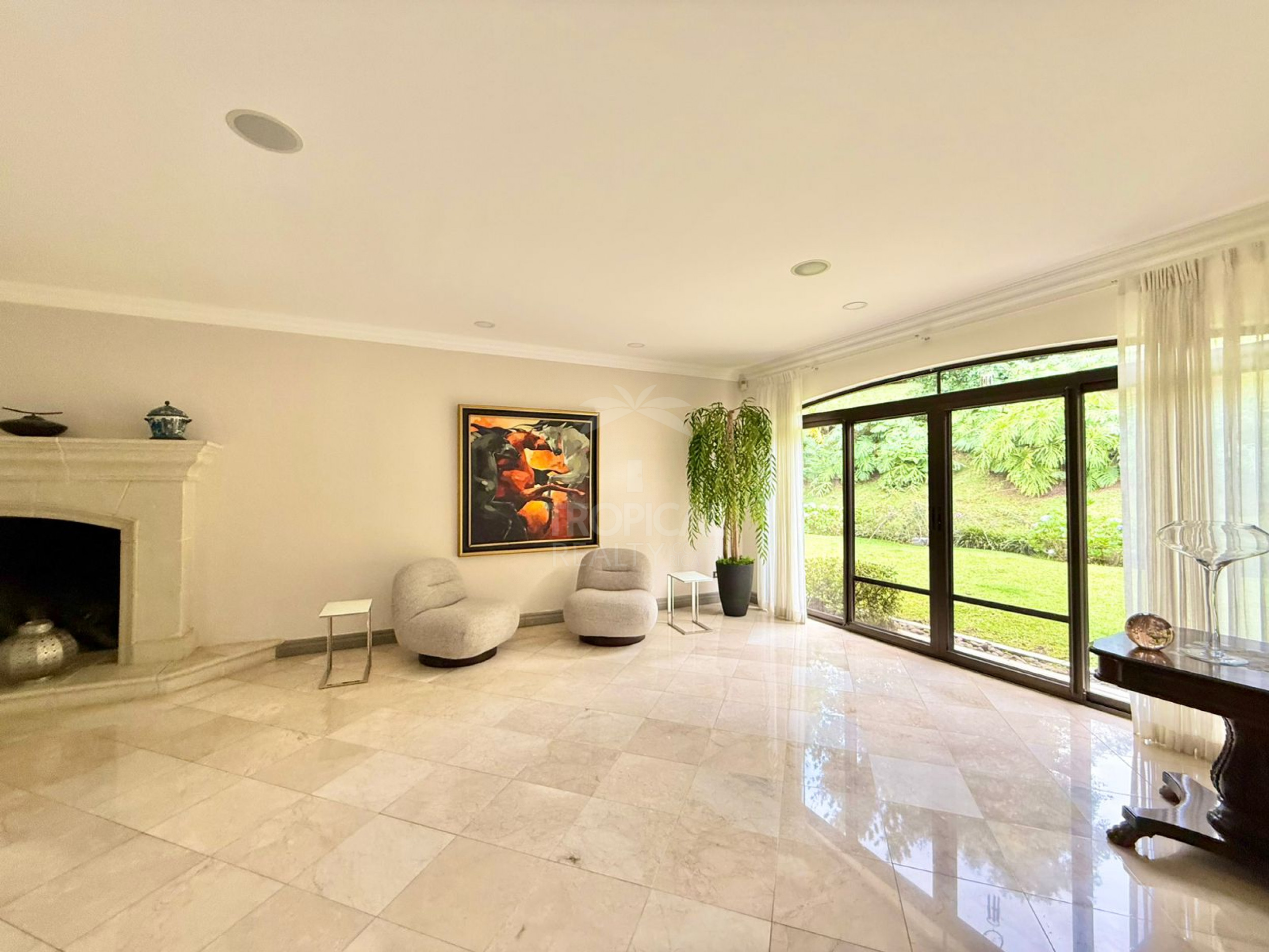 Luxury Single-Story Home in Monterán, Curridabat – 4 Bedrooms, Jacuzzi & 2,800 m² Lot