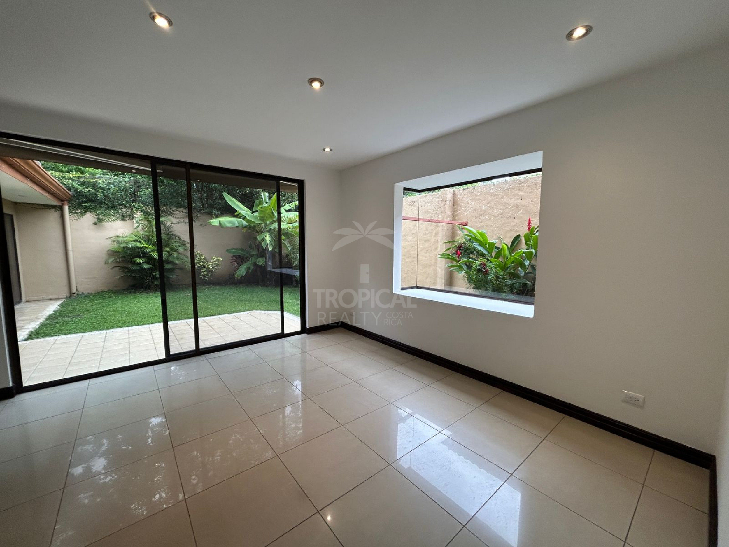 House for Sale in Escazú Gated Community Near World Gym – 3 Bedrooms, Office & Private Garden