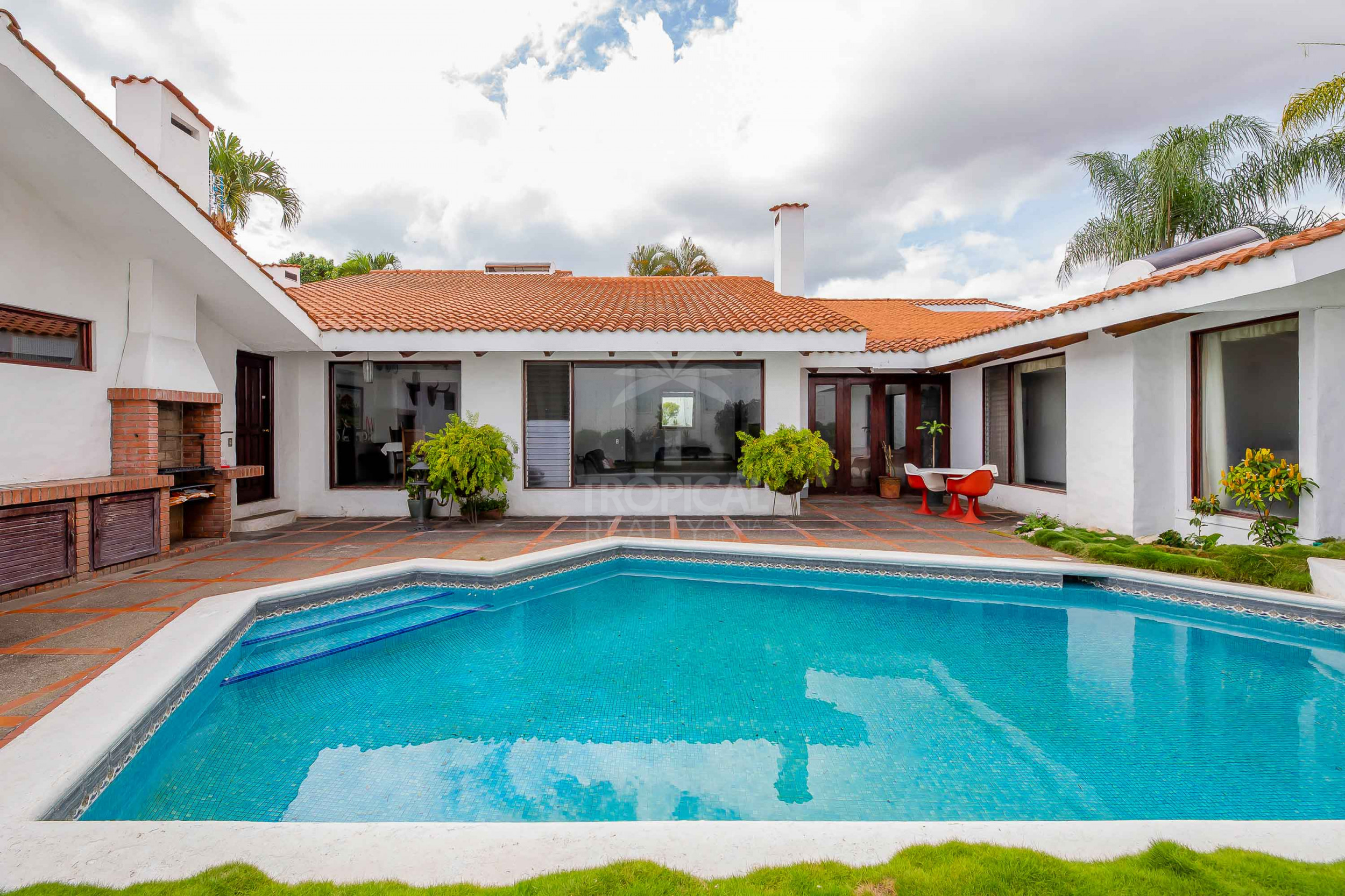 Single-Story Home with Private Pool for Sale in Trejos Montealegre, Escazú SOLD