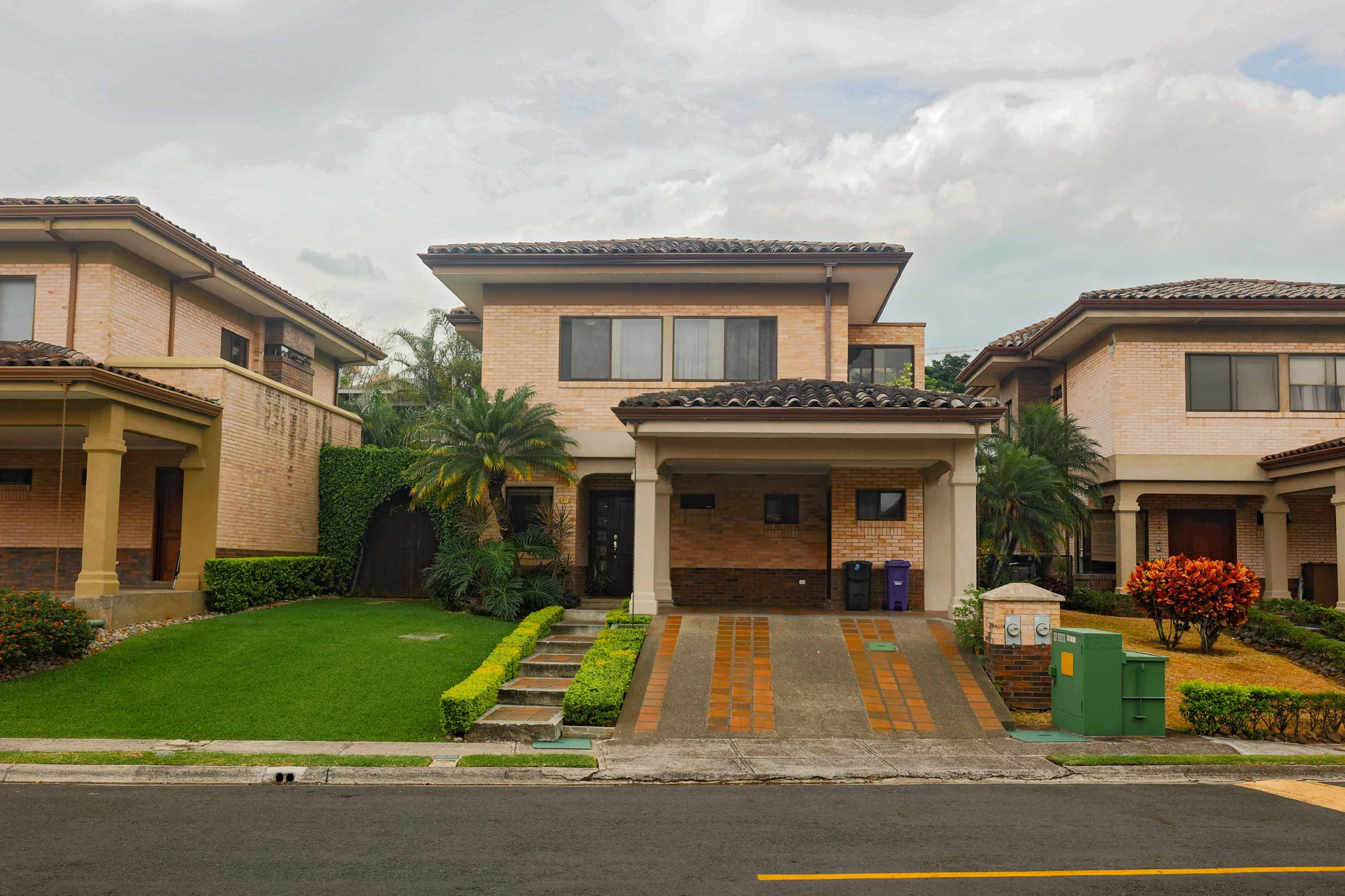 House for sale in Puerta de Hierro, Santa Ana SOLD