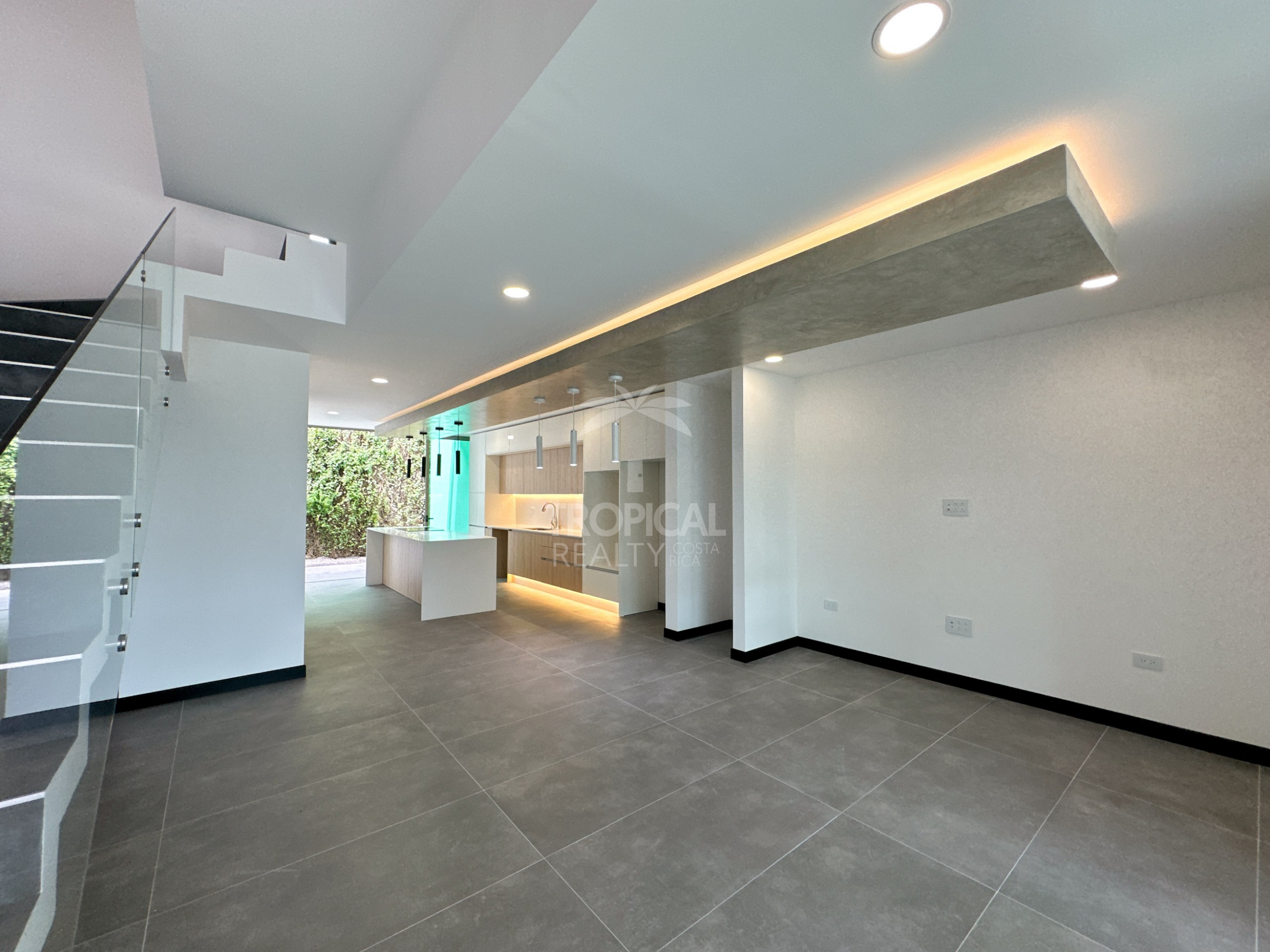 Discover your dream home in the prestigious Bonavista Condominium!