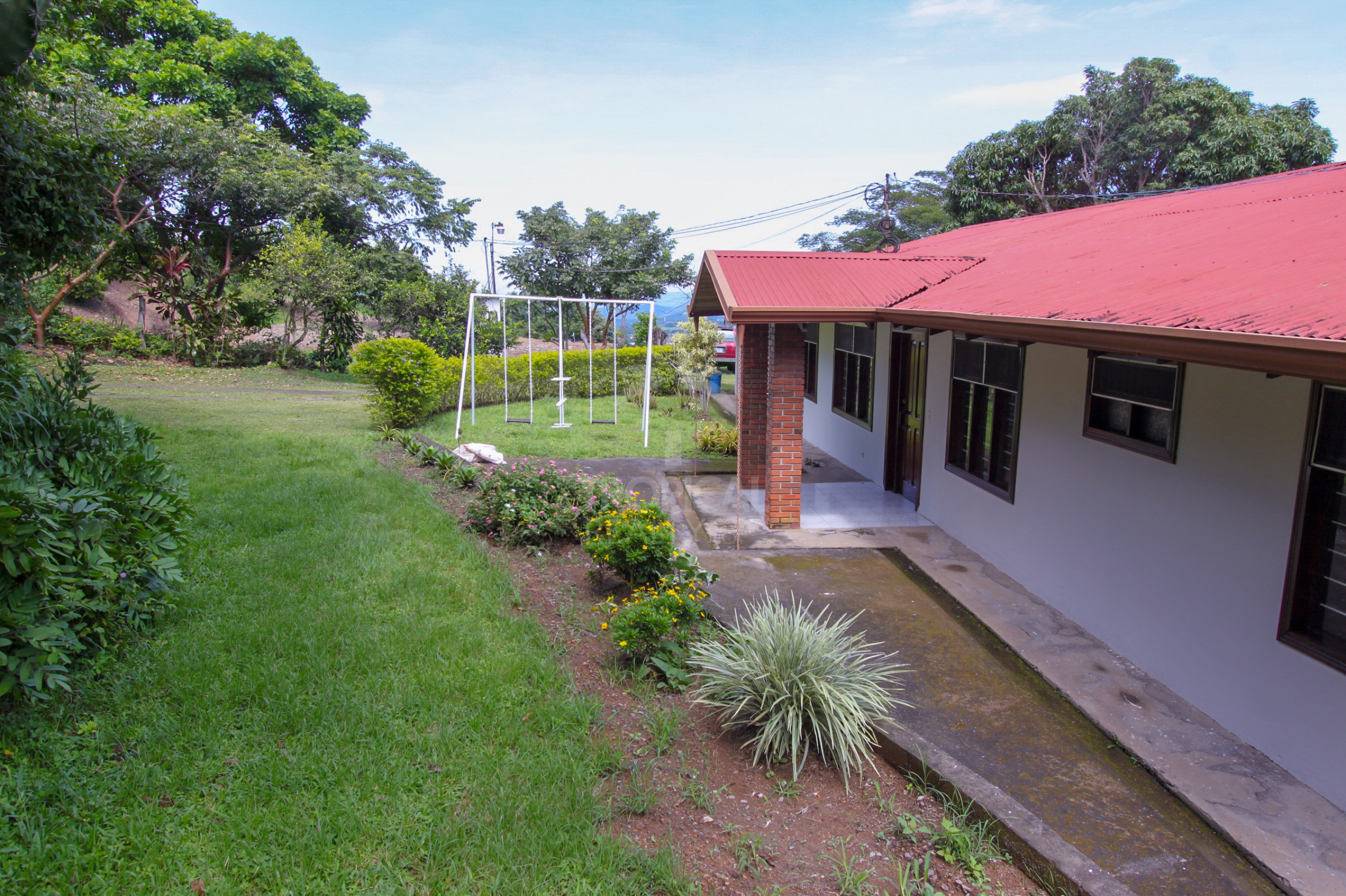 Single-Story Home for Sale – Santa Ana, Piedades | Expansive 2,650 m² Lot with Scenic Views and Development Potential