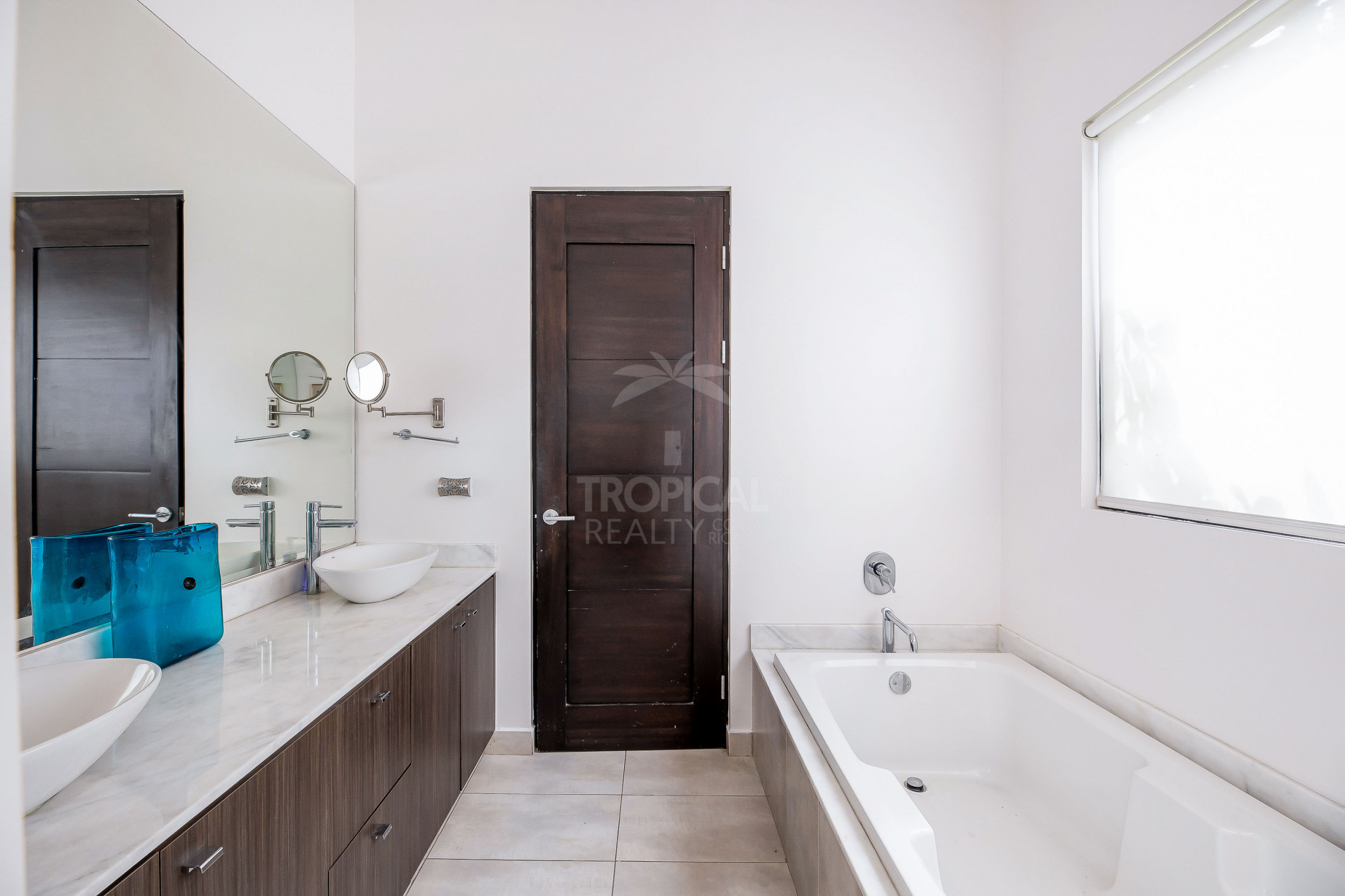 Casa Bougainvillea – Single-Story Luxury Home in Santa Ana with Expansive Private Garden