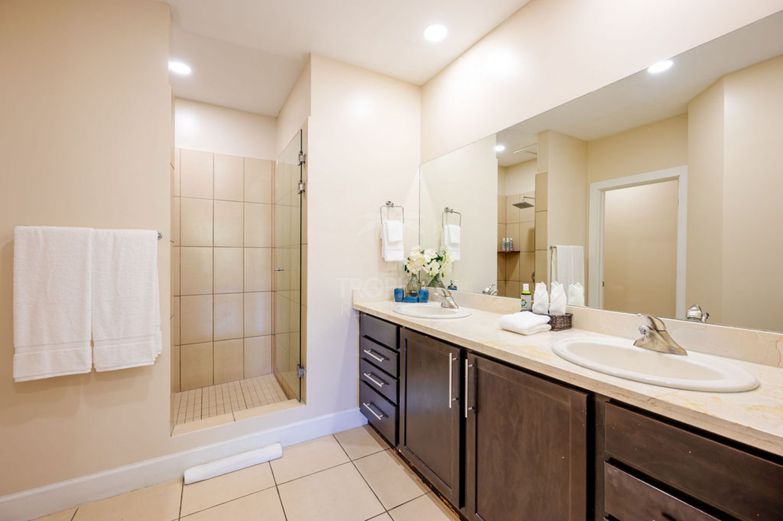 Luxury Condo for Sale in Pacifico Playas del Coco – Exclusive Beach Club & Strong Airbnb Potential