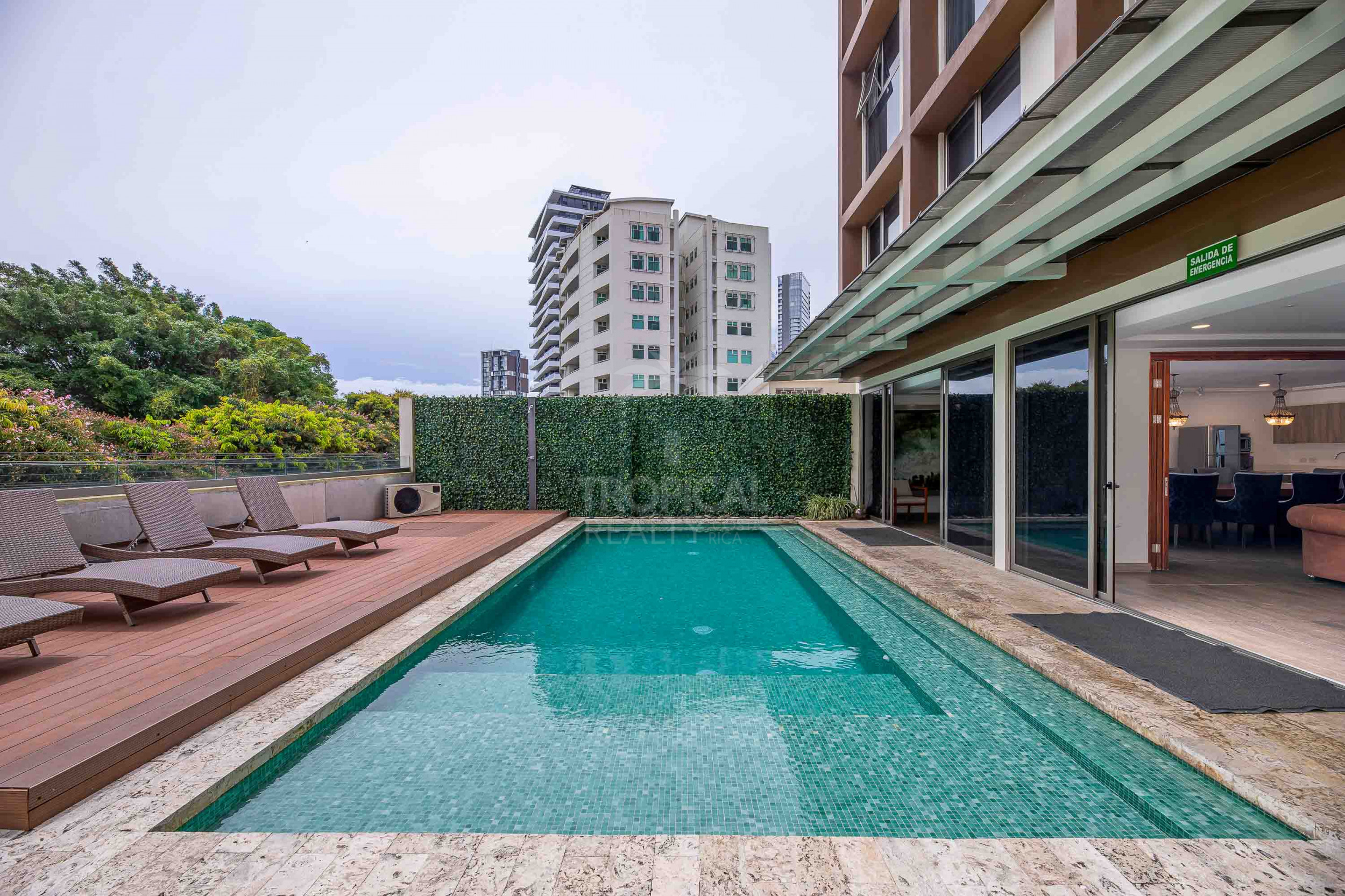 Luxury 10th Floor Condo with Panoramic Views in Nunciatura