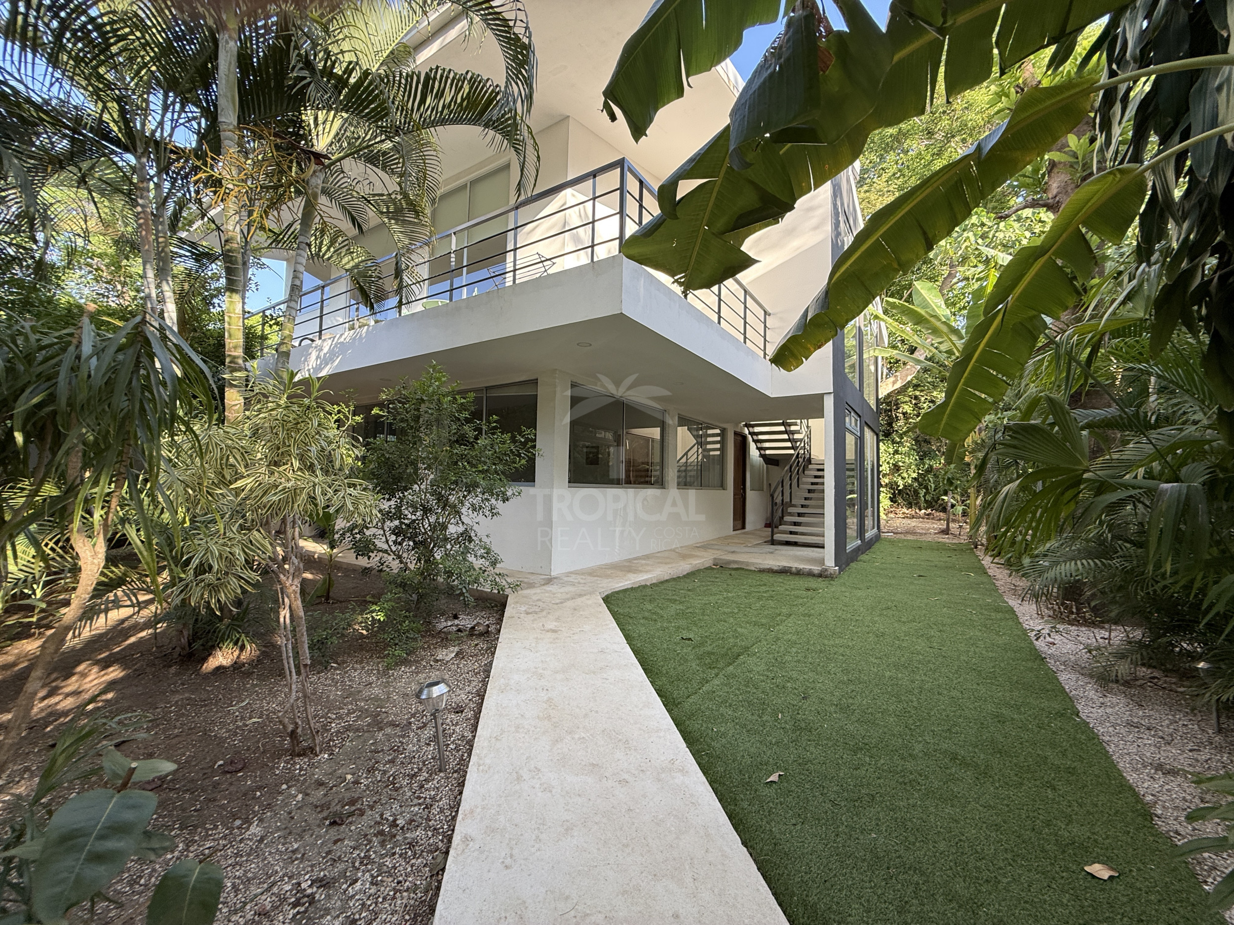 Long-Term Rental: Furnished 1-Bedroom Apartment in Surfside, Playa Potrero