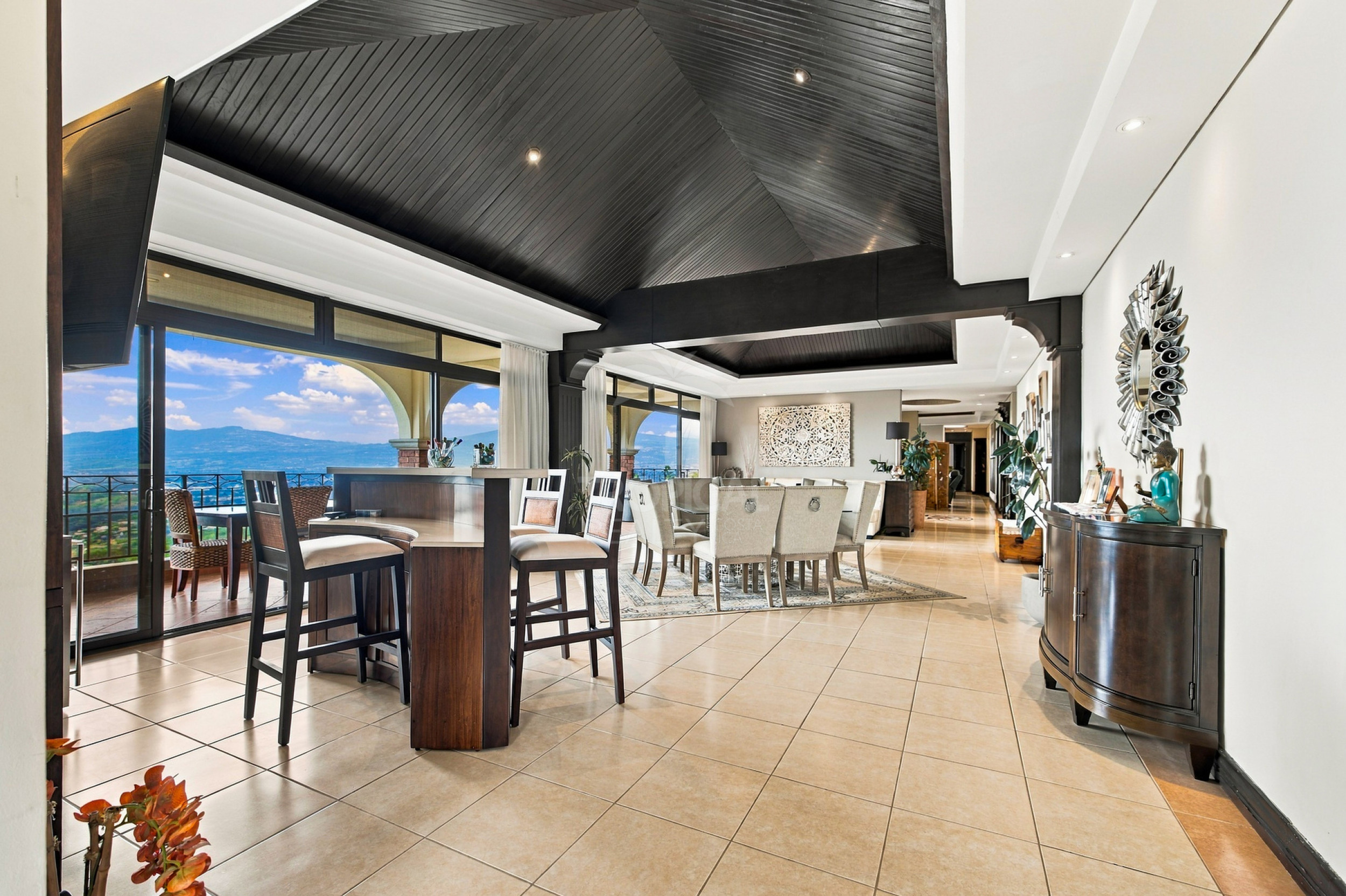 Vivir en las Nubes: Penthouse de 432 m² en Altos de Monasterio