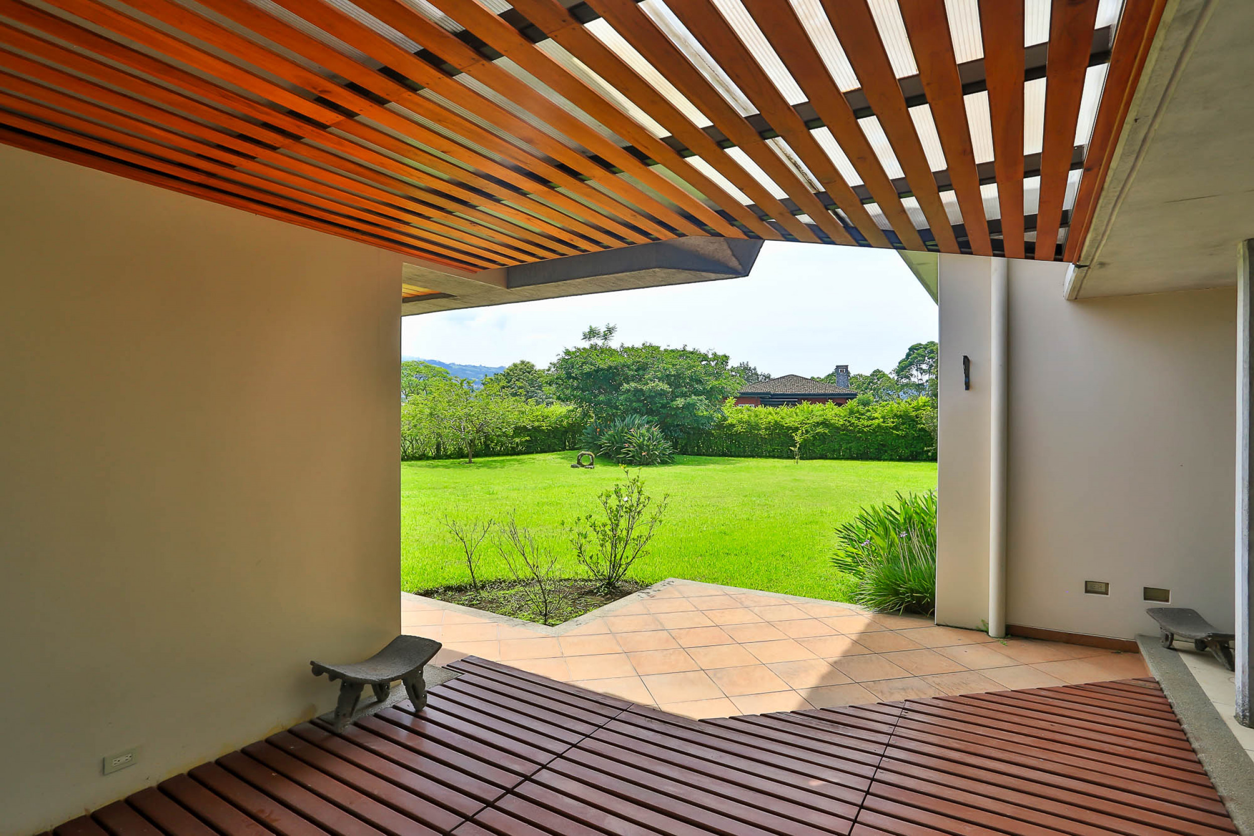 For Sale: Stunning Luxury Home in Monteran, Granadilla – Premier Location and Exclusive Privacy