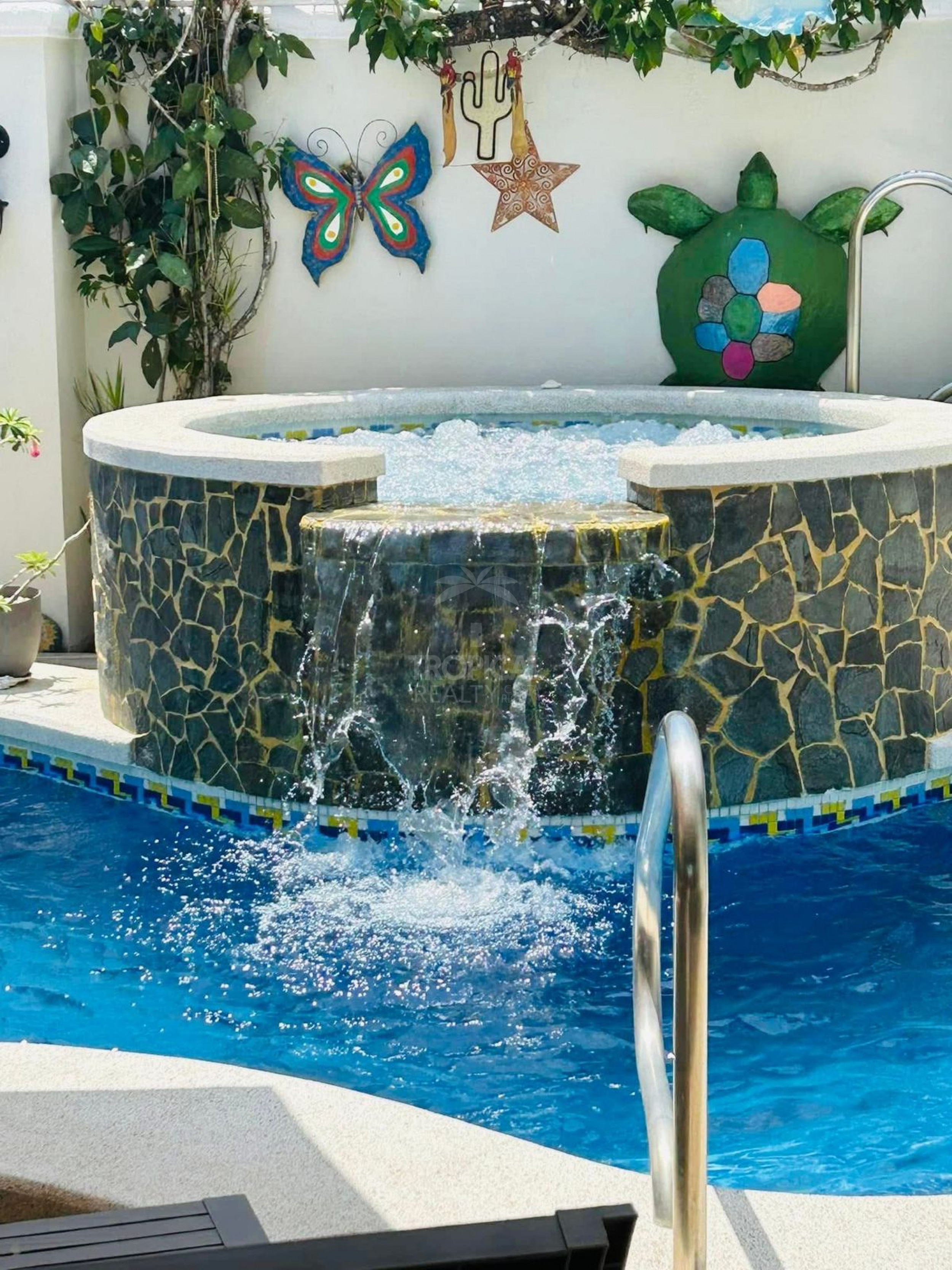 House for Sale in Jacó Beach – Private Pool & Jacuzzi