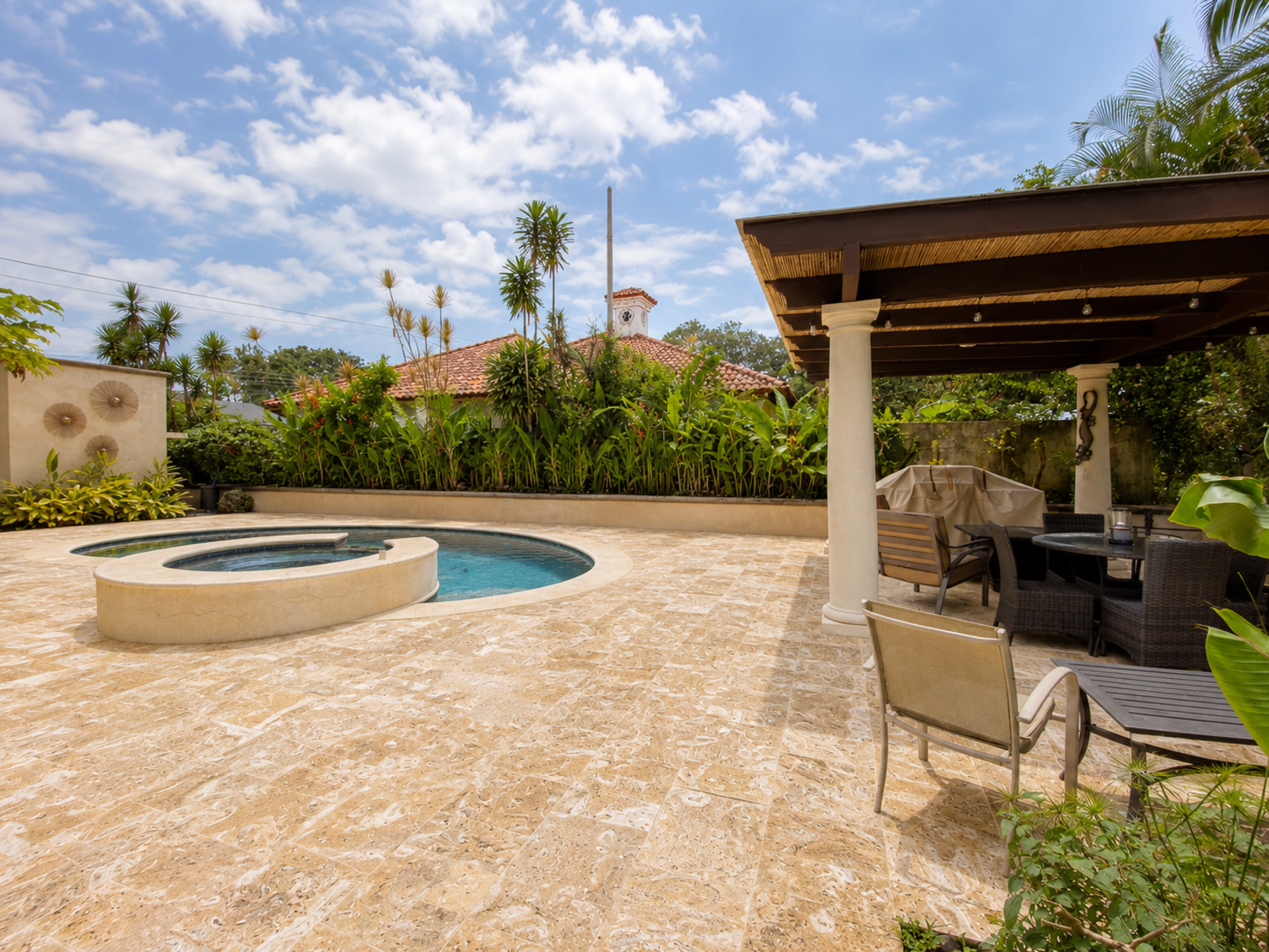 Luxury house for sale Hacienda Los Reyes La Guacima