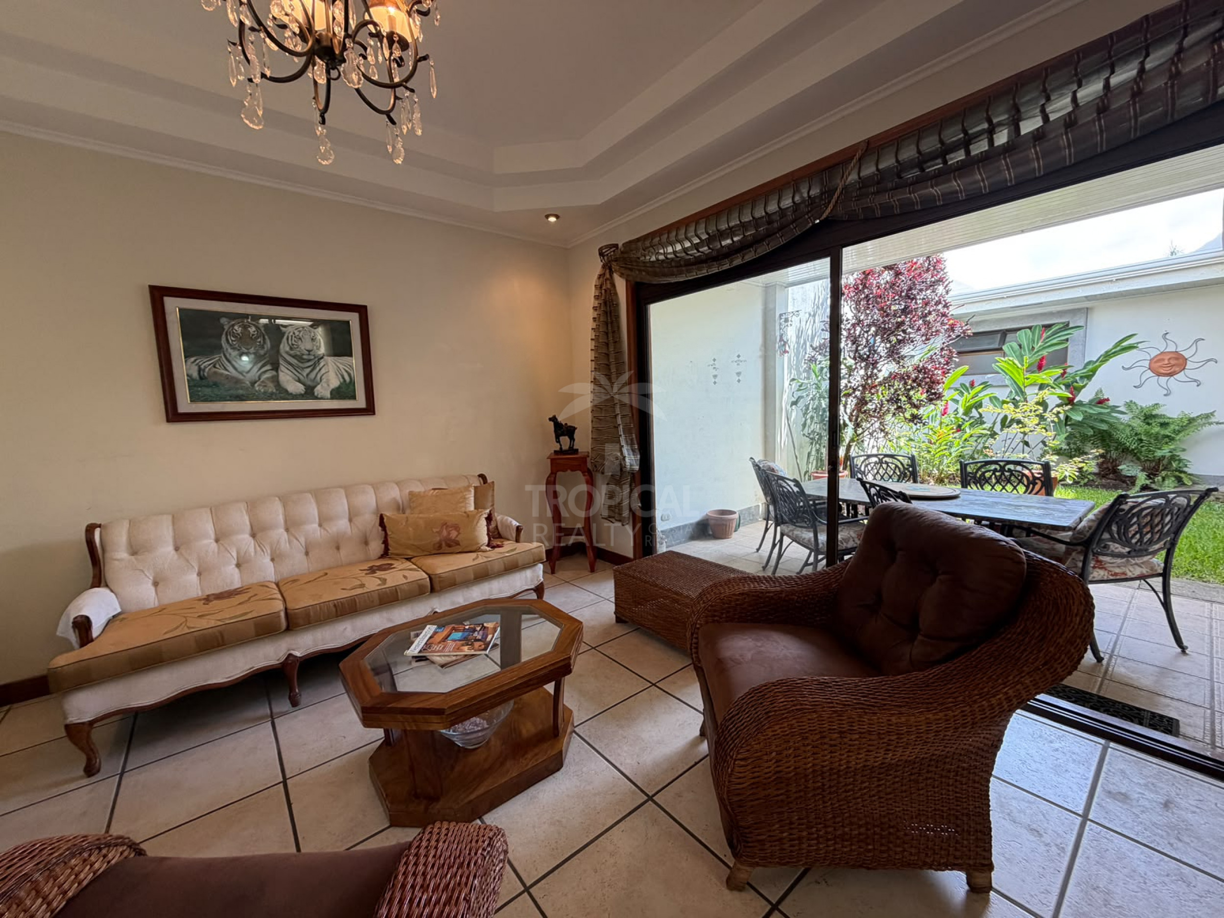 Casa de una planta en alquiler Escazu, Altos de Horizonte