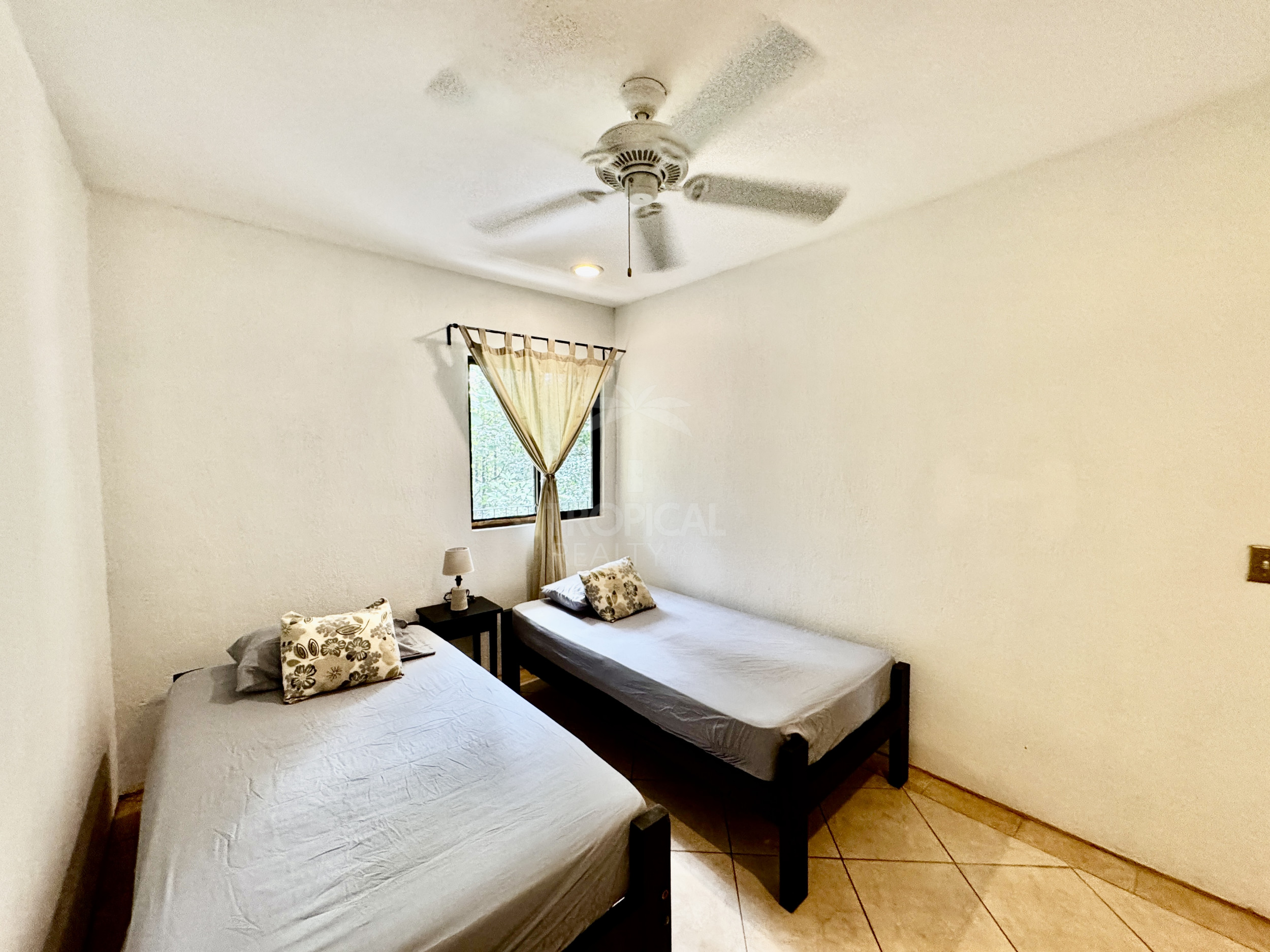 Apartamento en alquiler en Montezuma, tres habitaciones, su hogar frente al paraíso.