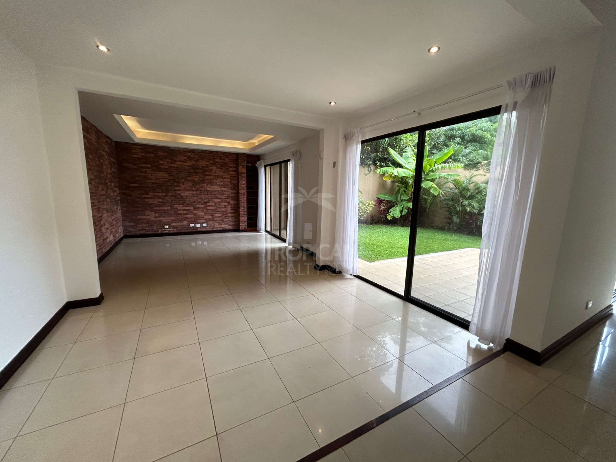 House for Sale in Escazú Gated Community Near World Gym – 3 Bedrooms, Office & Private Garden