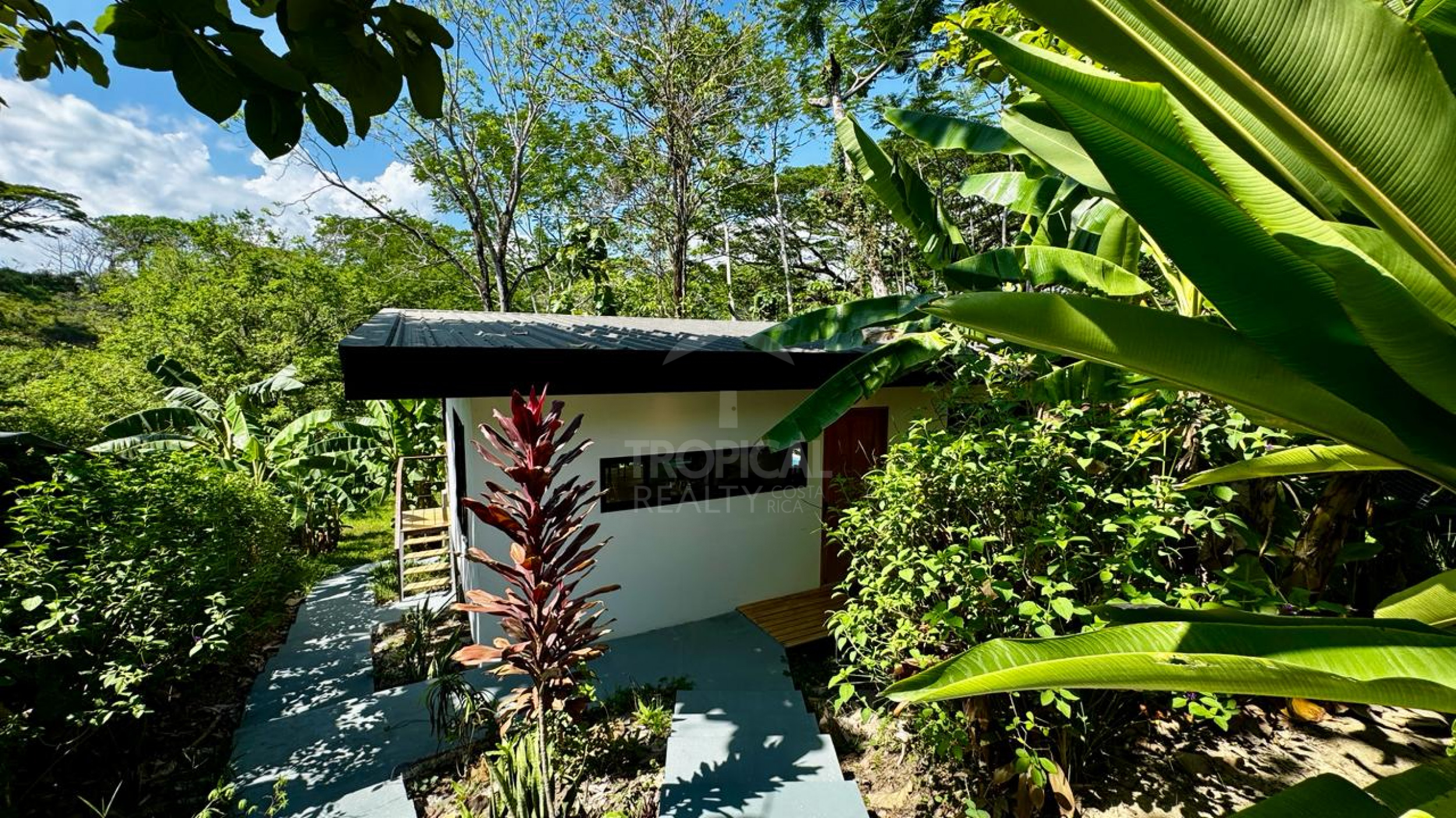 Charming One-Bedroom Home with Pool in Santiago – Just Minutes from Playa Hermosa