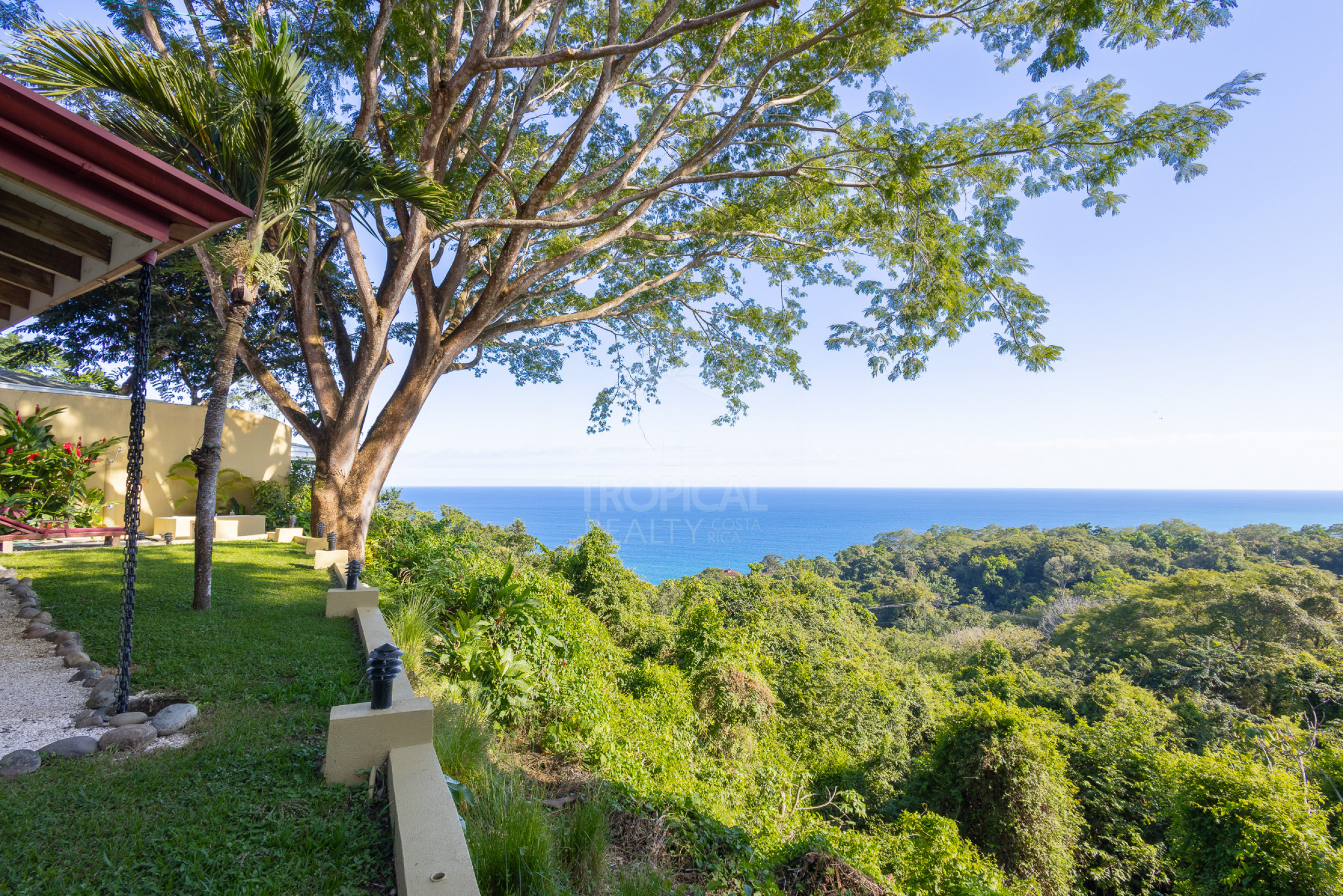 Propiedad con Vista al Mar en Venta en Montezuma, Costa Rica