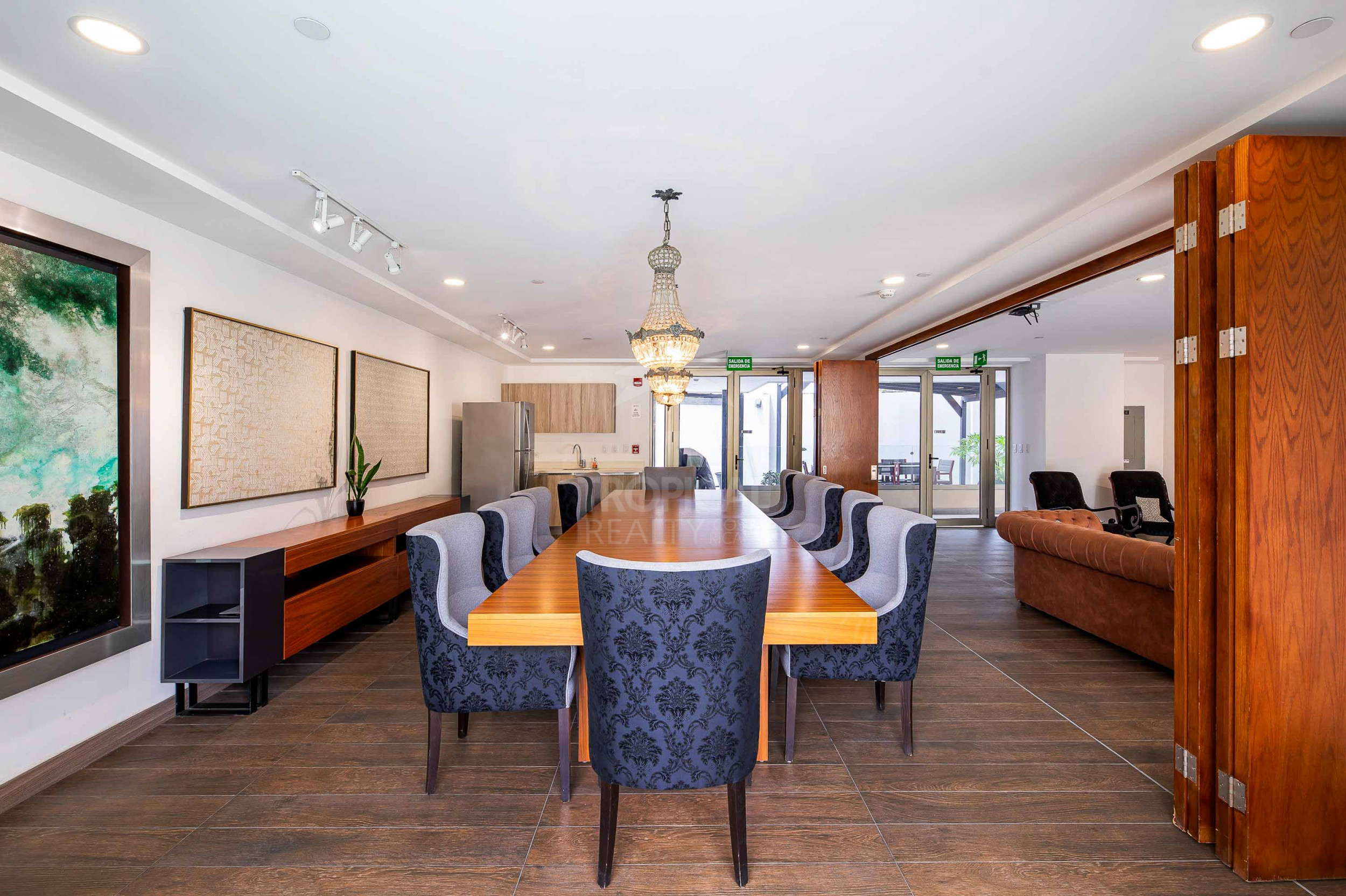 Luxury 10th Floor Condo with Panoramic Views in Nunciatura