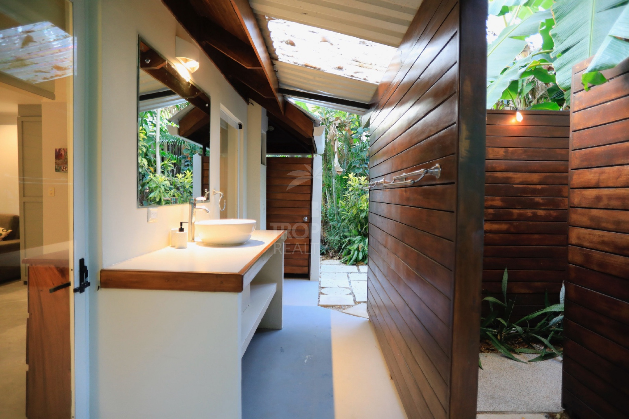 Oceanfront Villa for Rent in Santa Teresa – 2 Bedrooms with Private Terrace