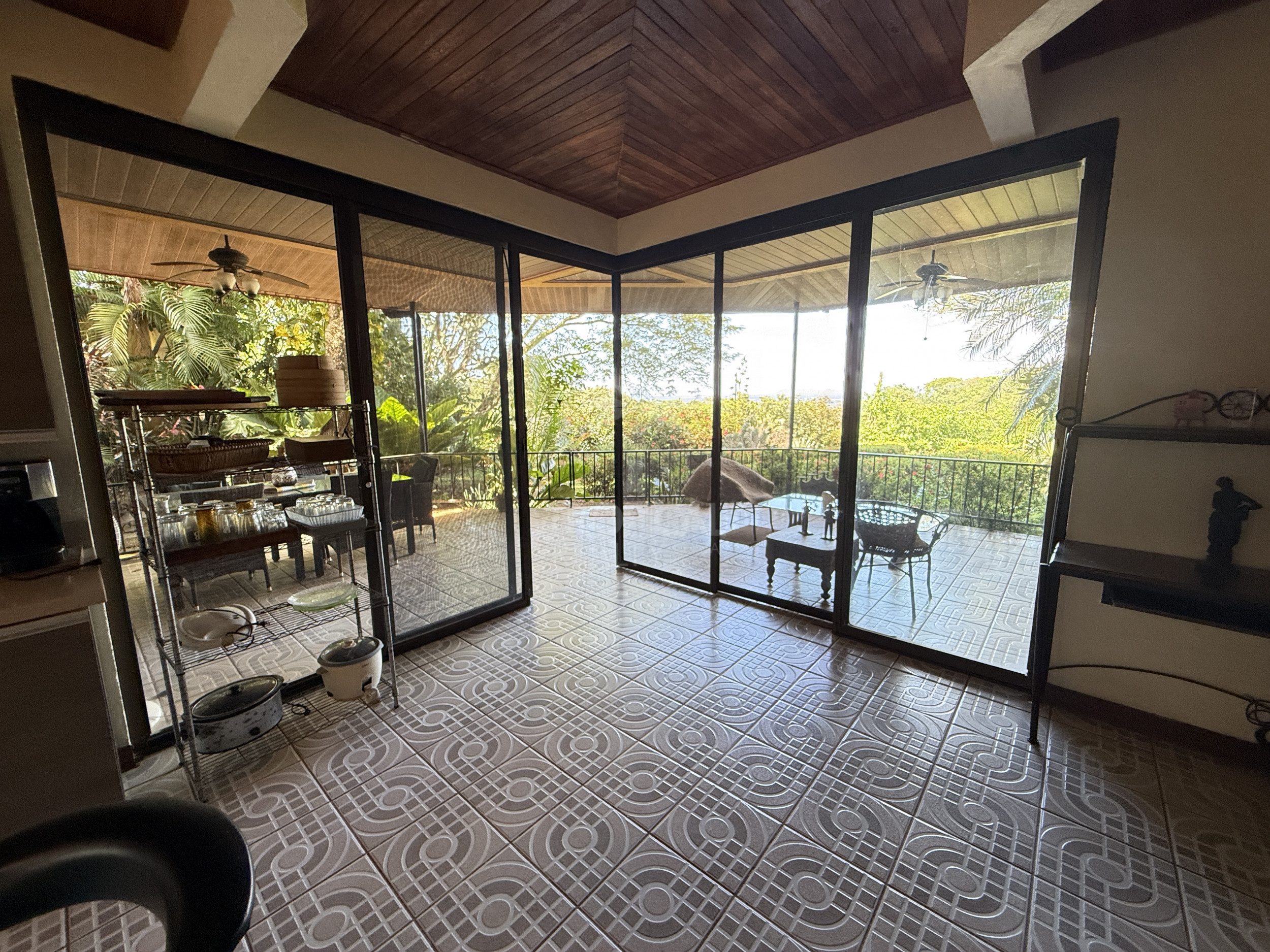 Property for sale with 3 houses and a cabin in Esparza!