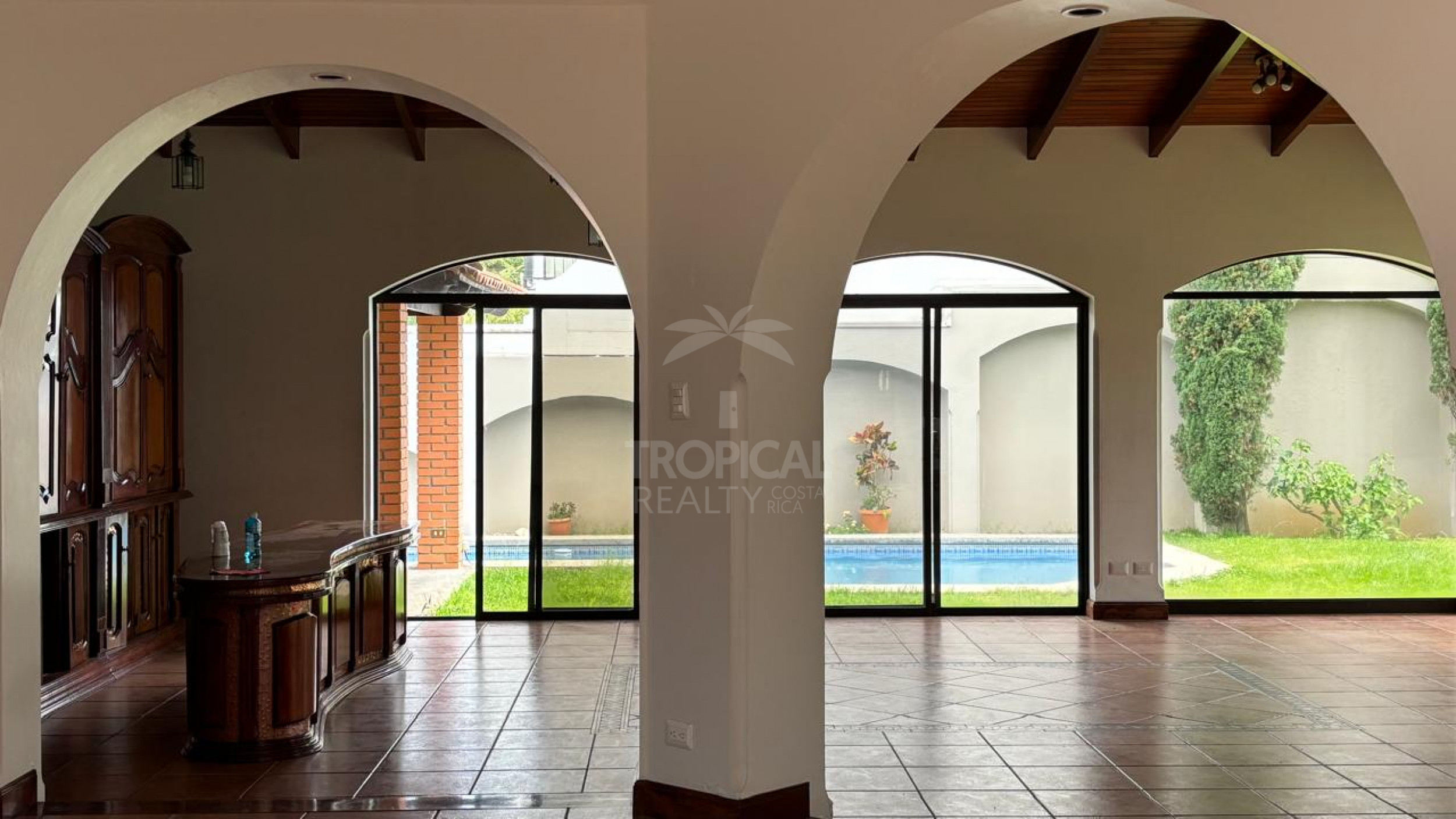 Independent Luxury Residence in Los Laureles, Escazú