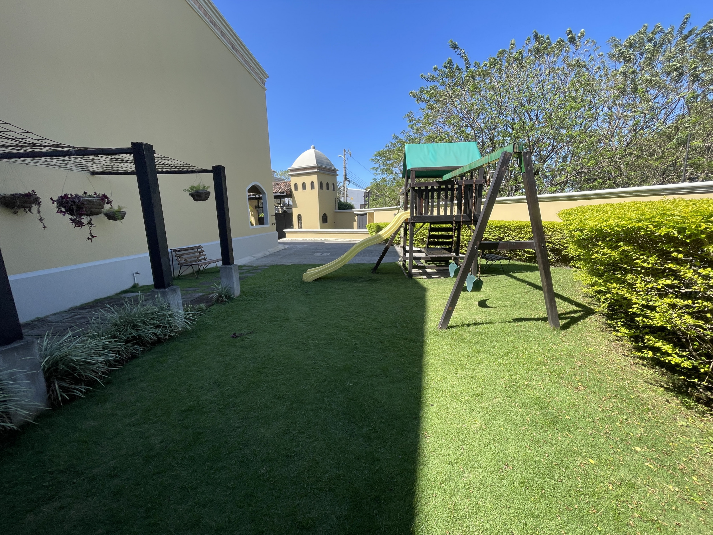 House for Sale in Vistas de Pereira, Guachipelín Norte,