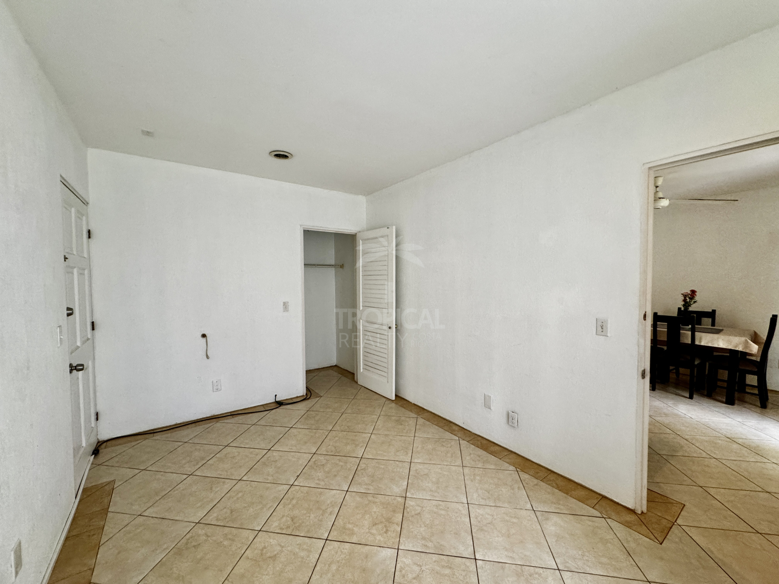 Apartamento en alquiler en Montezuma, tres habitaciones, su hogar frente al paraíso.