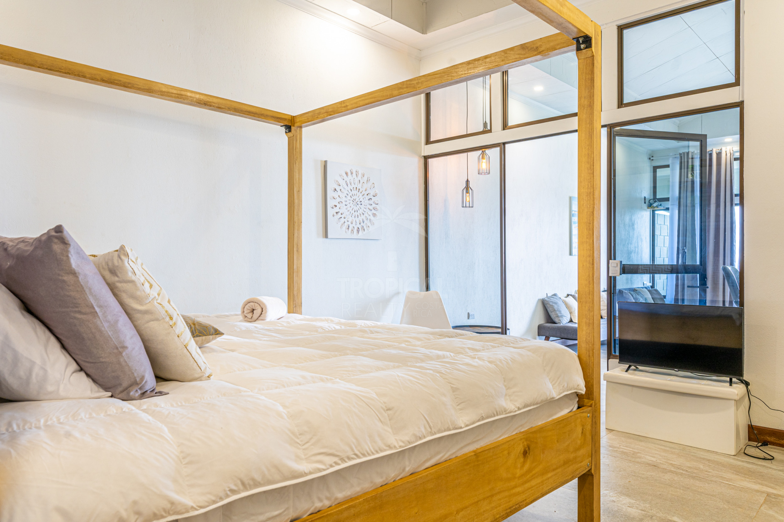 Ocean-View Boutique Hotel in Dominical – 13 Turn-Key Units on 1 Hectare