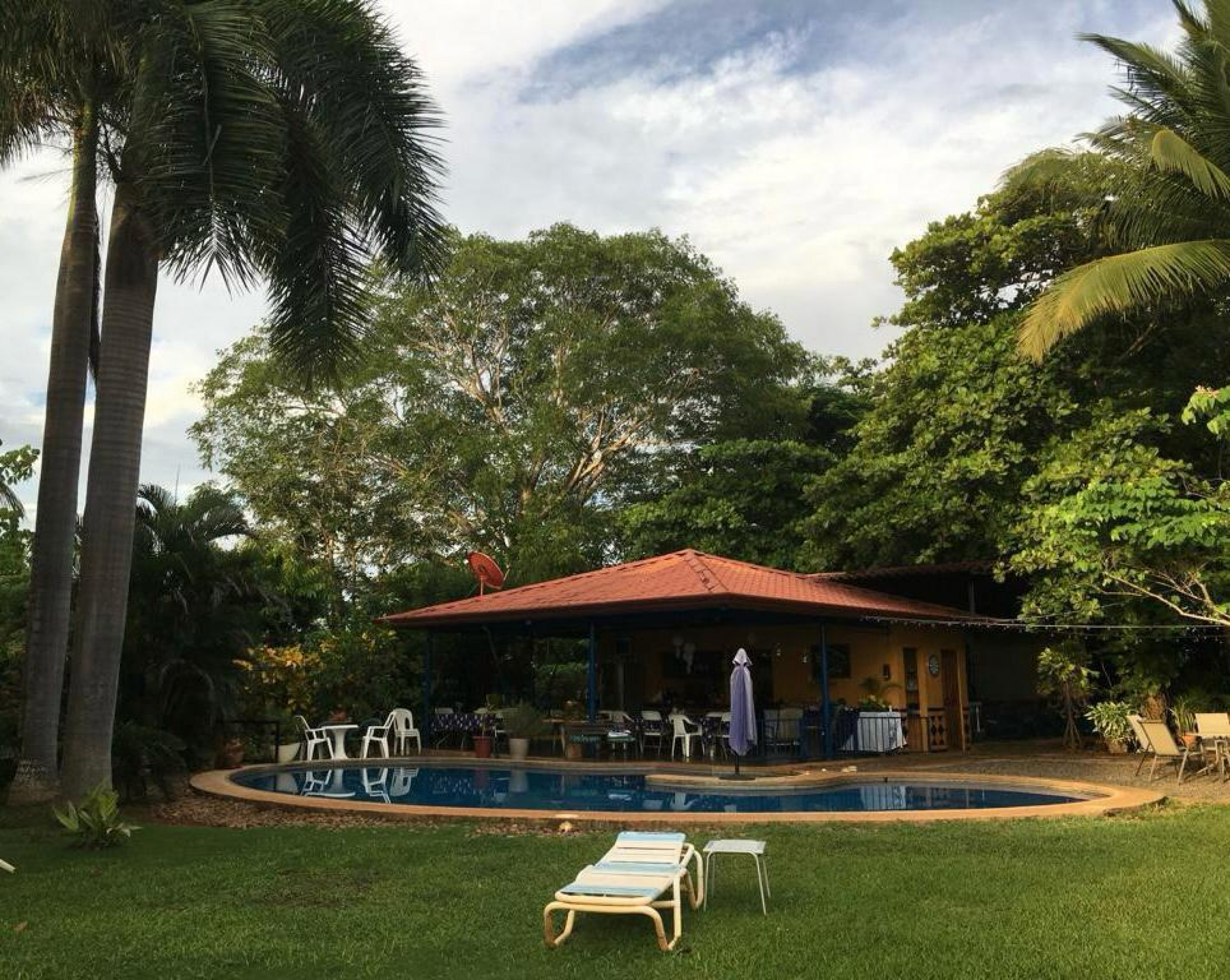 Property for sale with 3 houses and a cabin in Esparza!