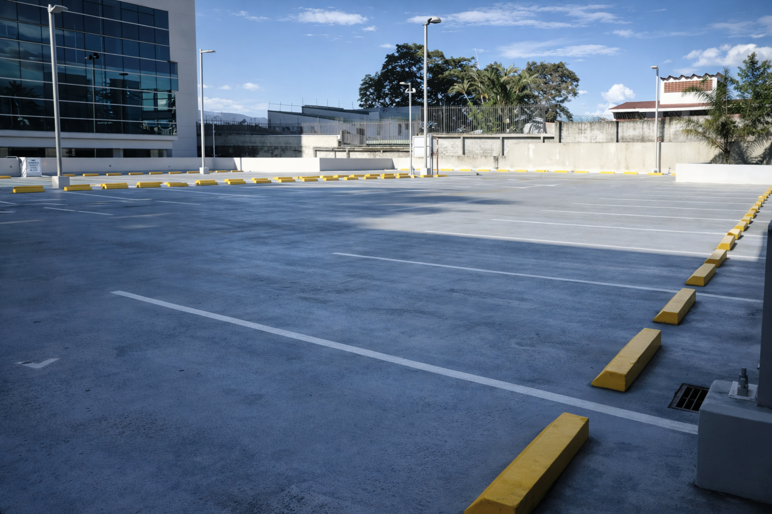 Corporate Office for Lease – Oficentro Condal, San Pedro | 1,007 m²