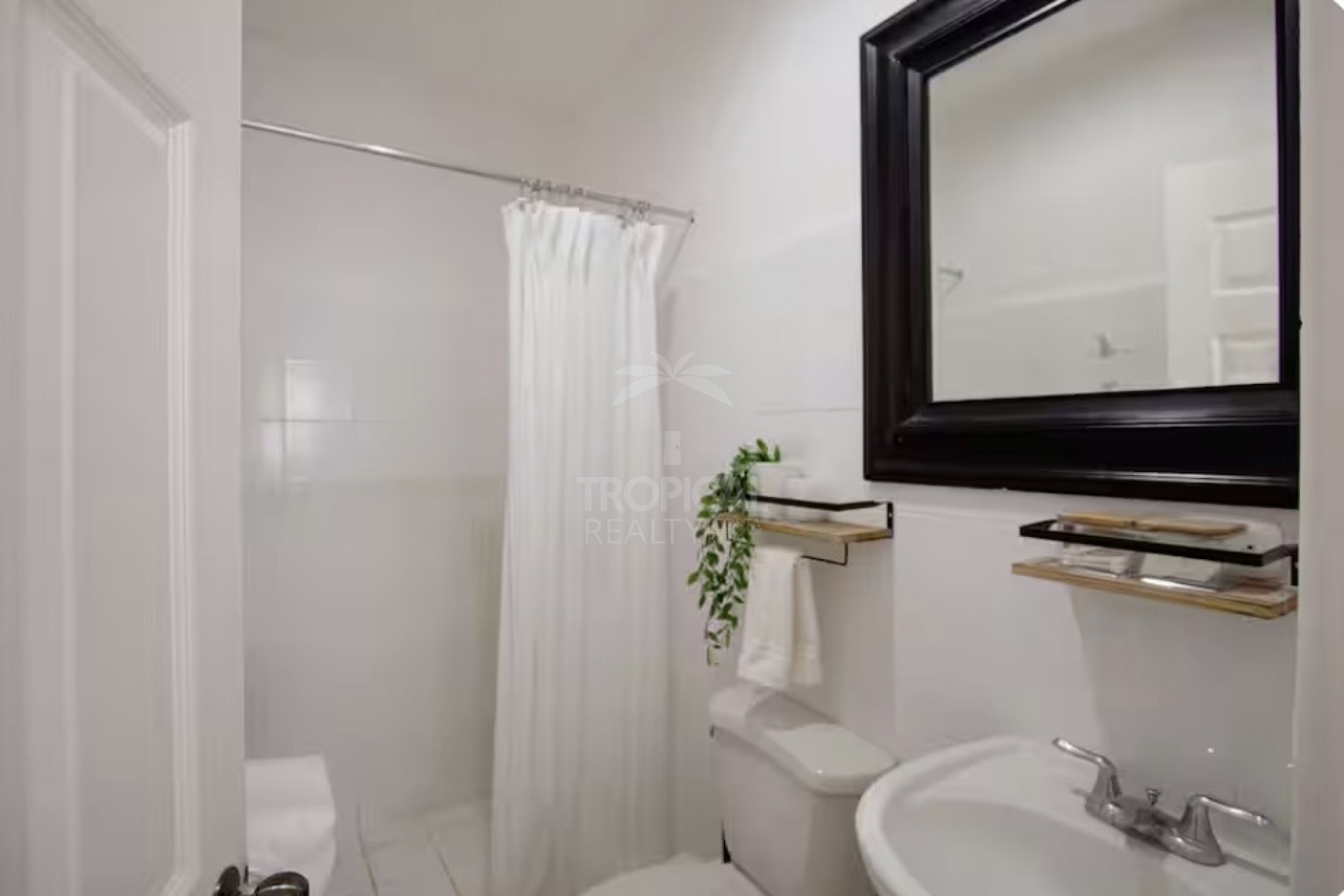 Beach Condo for Sale in Tamarindo – Tropical Living Just Steps from the Ocean