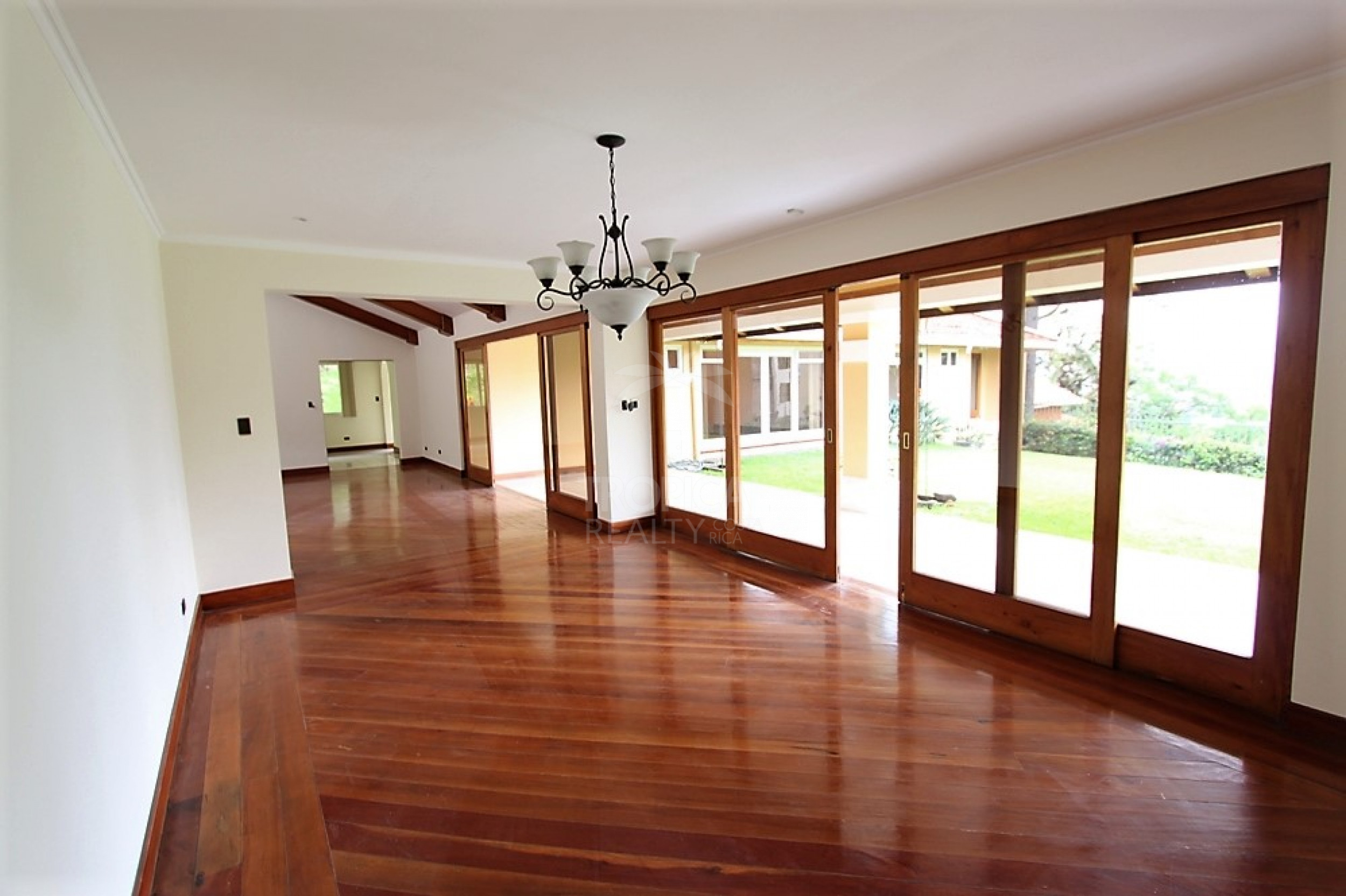 Single-Story Independent Home with Panoramic Valley Views in Jaboncillos, Escazú