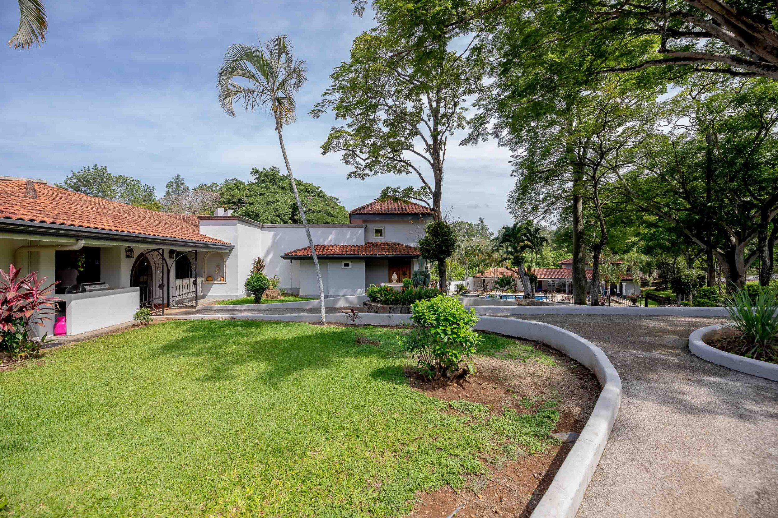 Resort-Style Luxury Villa in Turrucares, Alajuela: Your Dream Home Awaits!