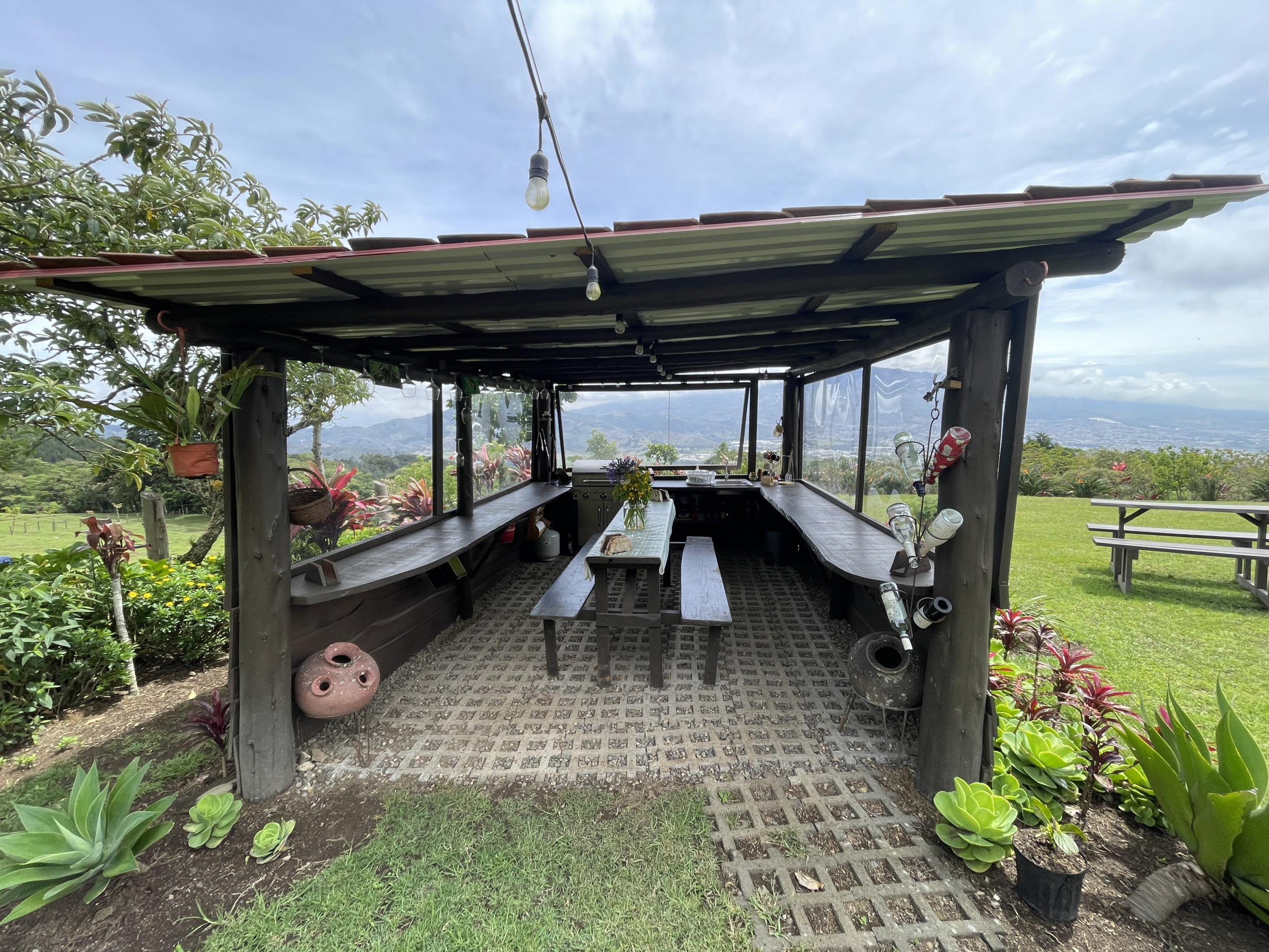 Charming Coffee Retreat Home with Stunning Views and Gourmet Coffee Plantations