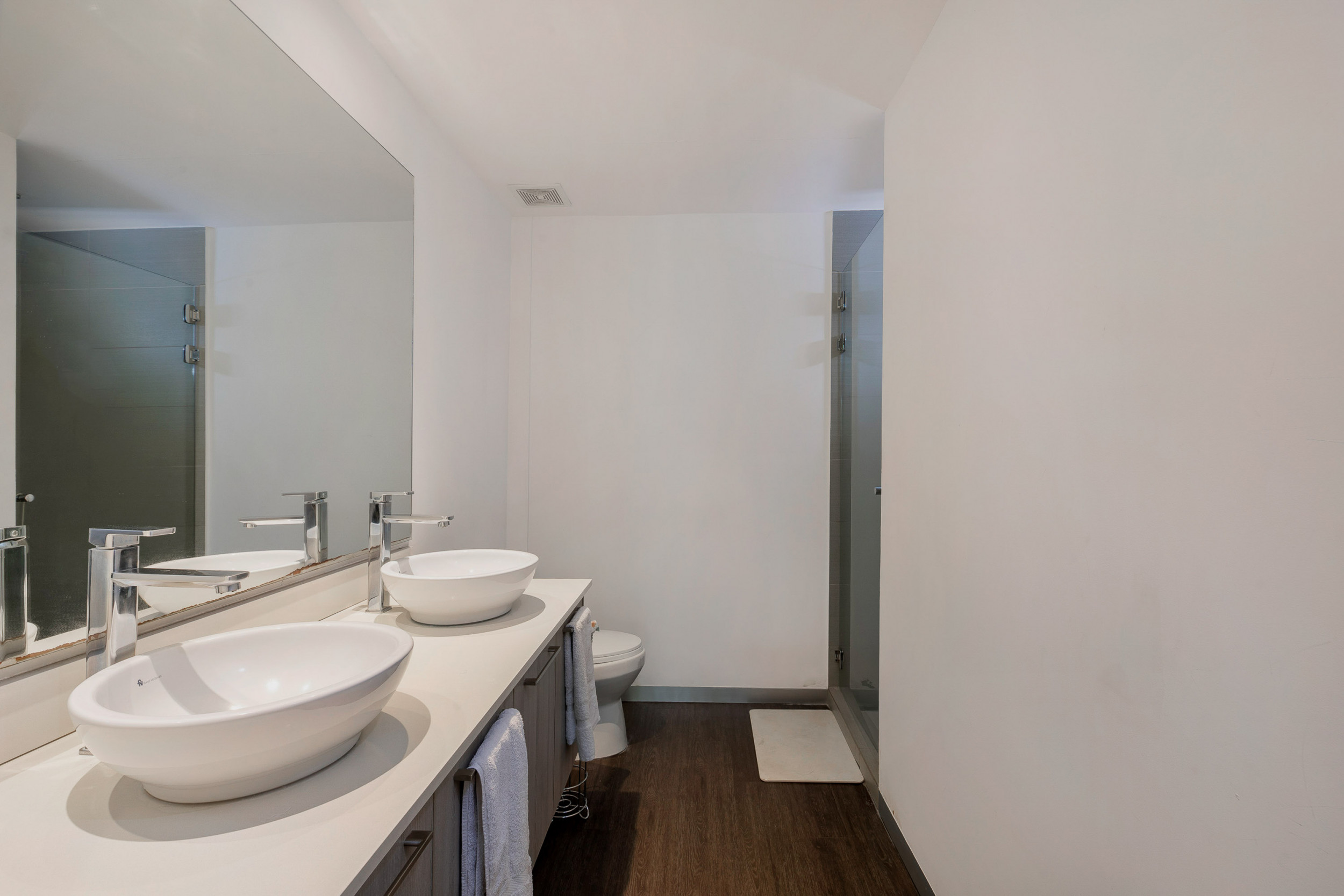 Modern Apartment with Private Garden in Arborea Flats, Santa Ana