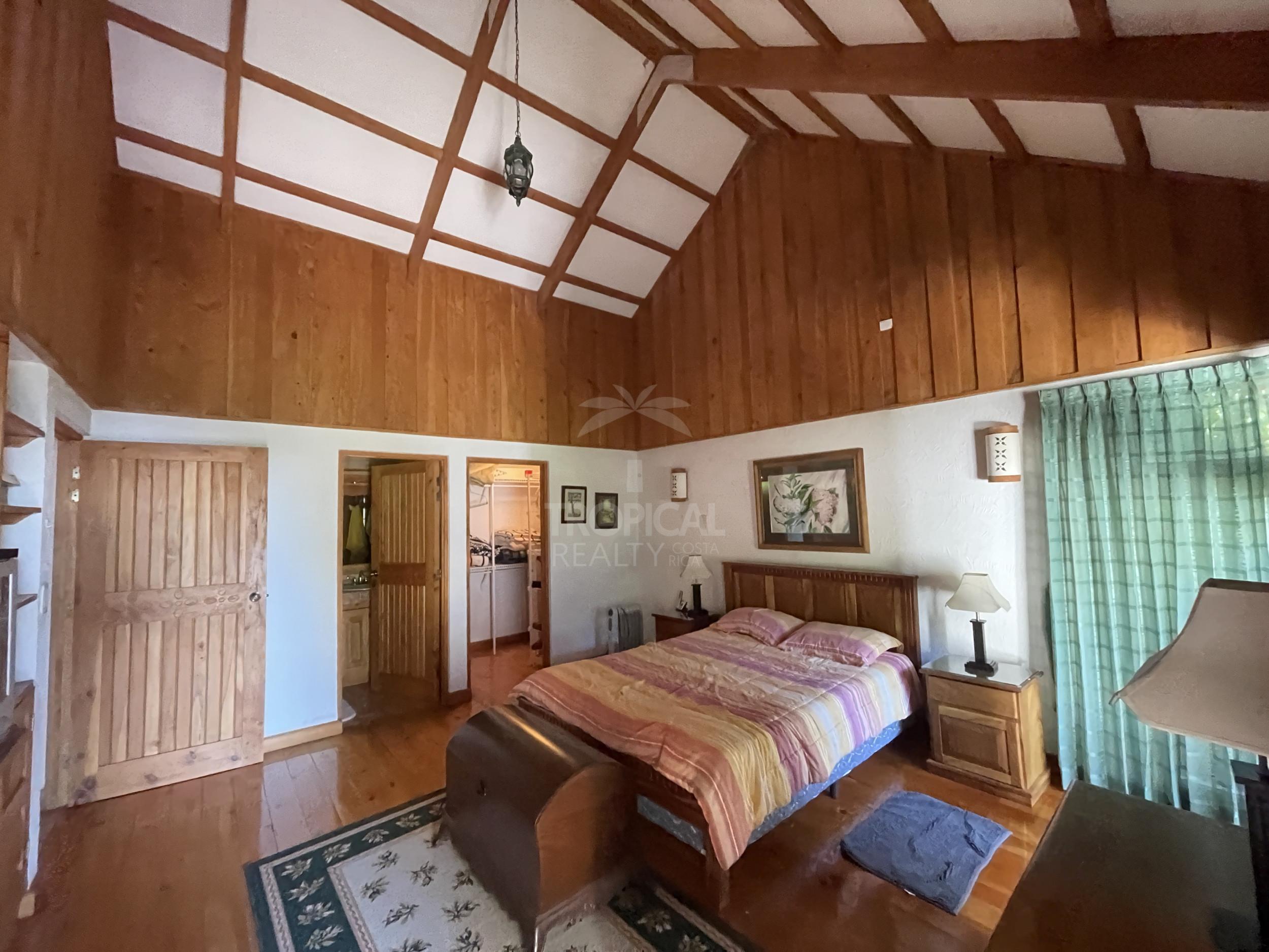 Alpine-Inspired Mountain Retreat in Monte Lagos, Heredia – A Nature Lover’s Paradise