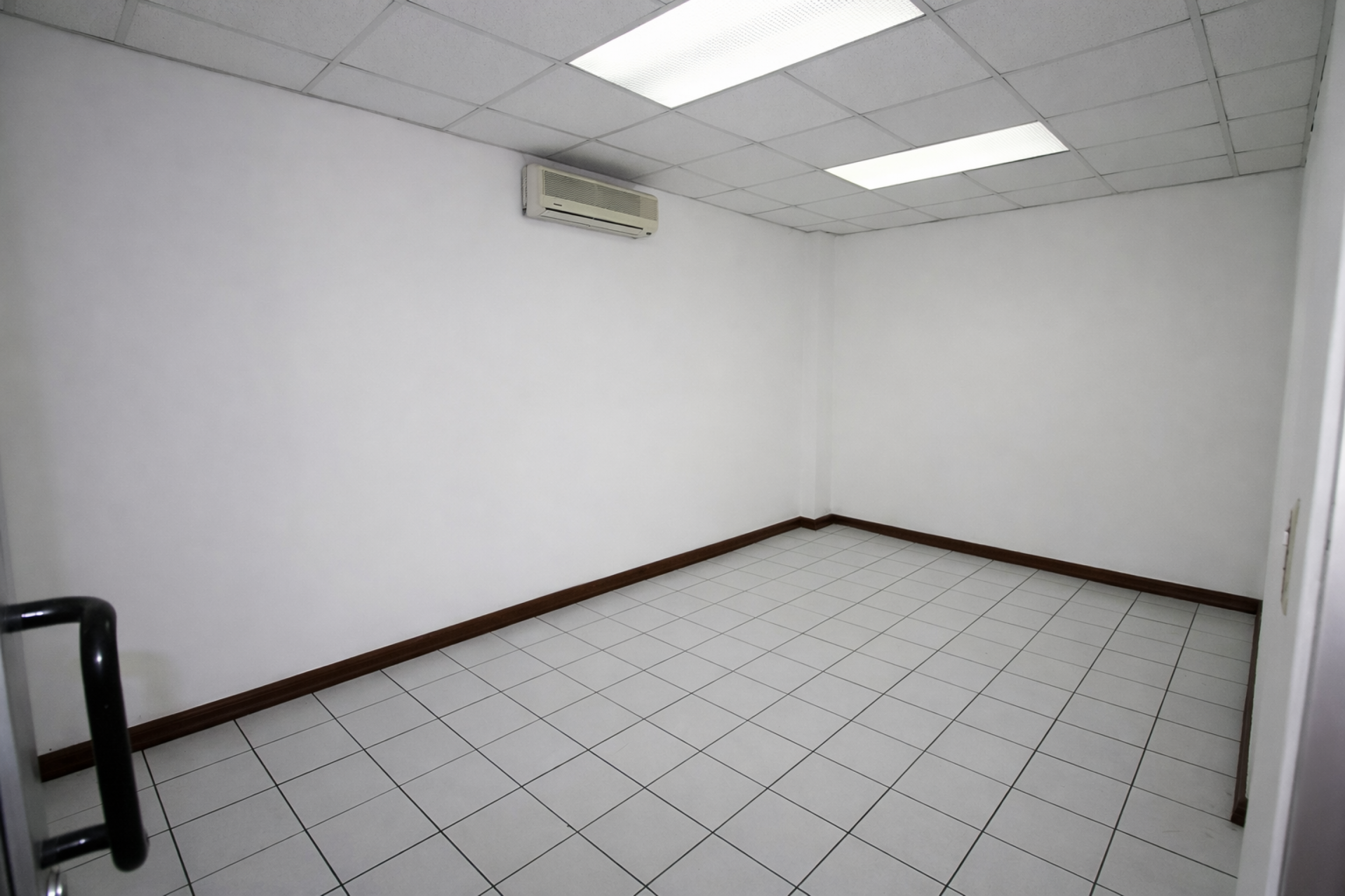 Building with Potential for Hostel or Airbnb – Near La Sabana and Paseo Colón